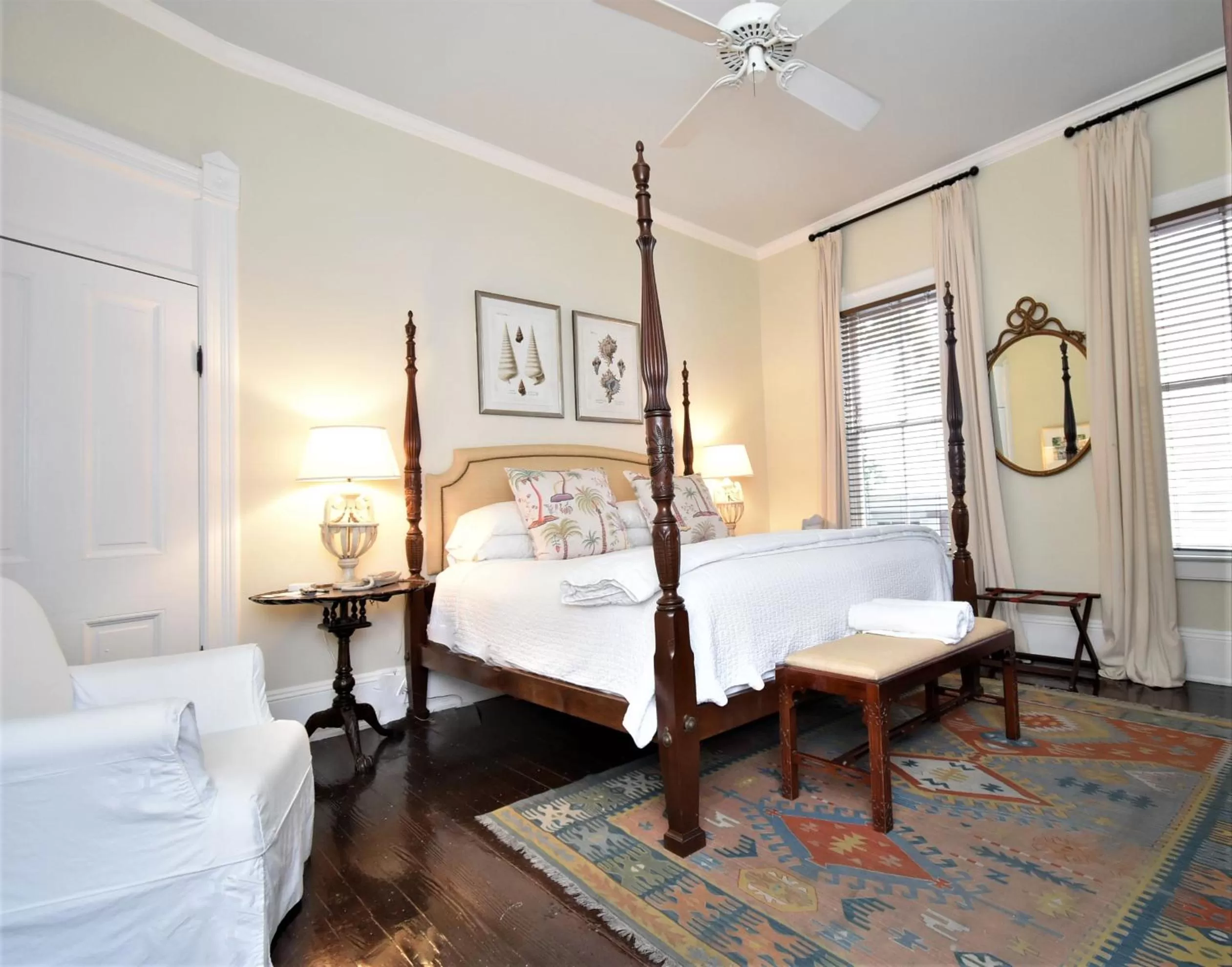 Bed in Simonton Court Historic Inn & Cottages