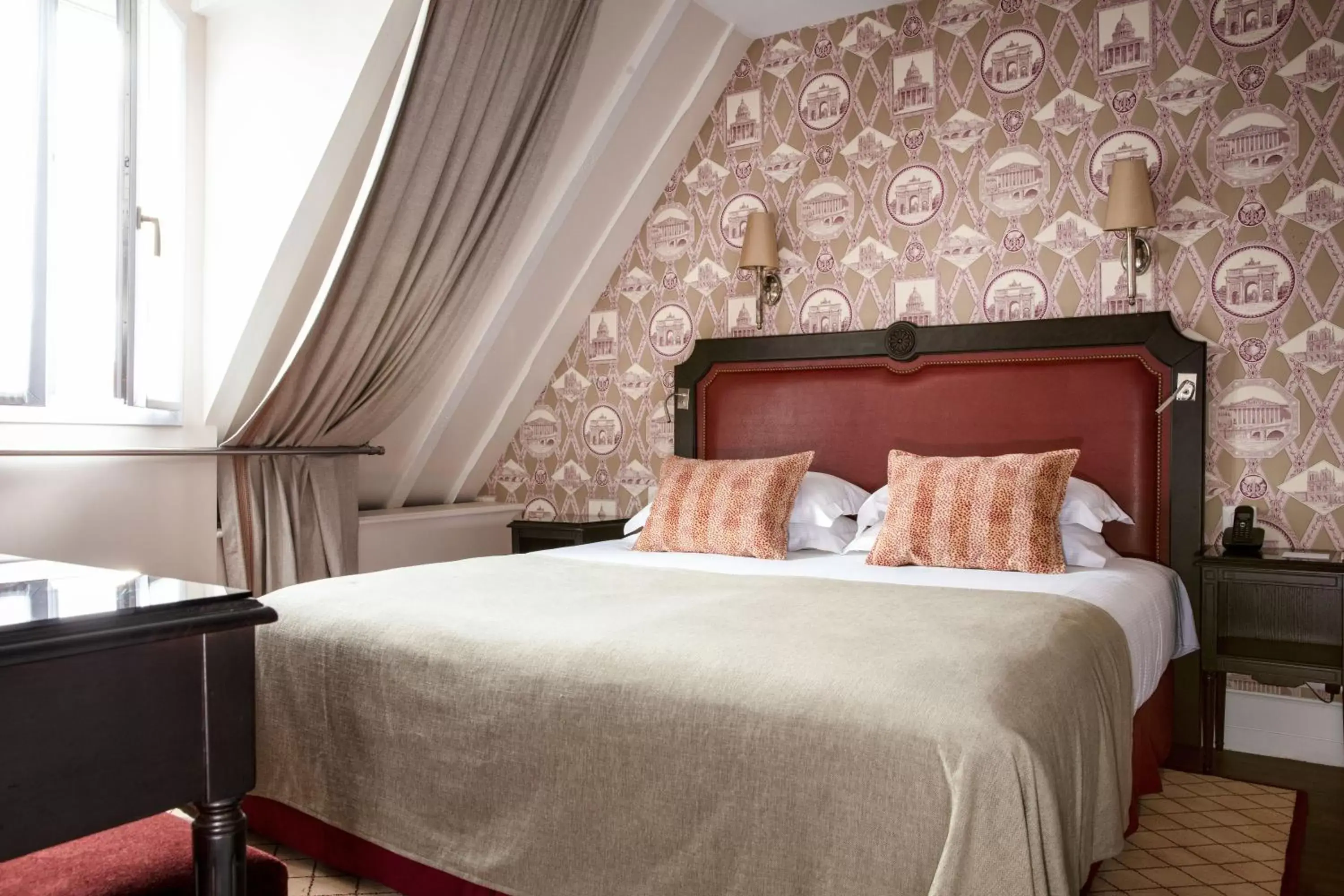 Triple Room in Hôtel Serotel Lutèce Triple Room in Hôtel Serotel Lutèce