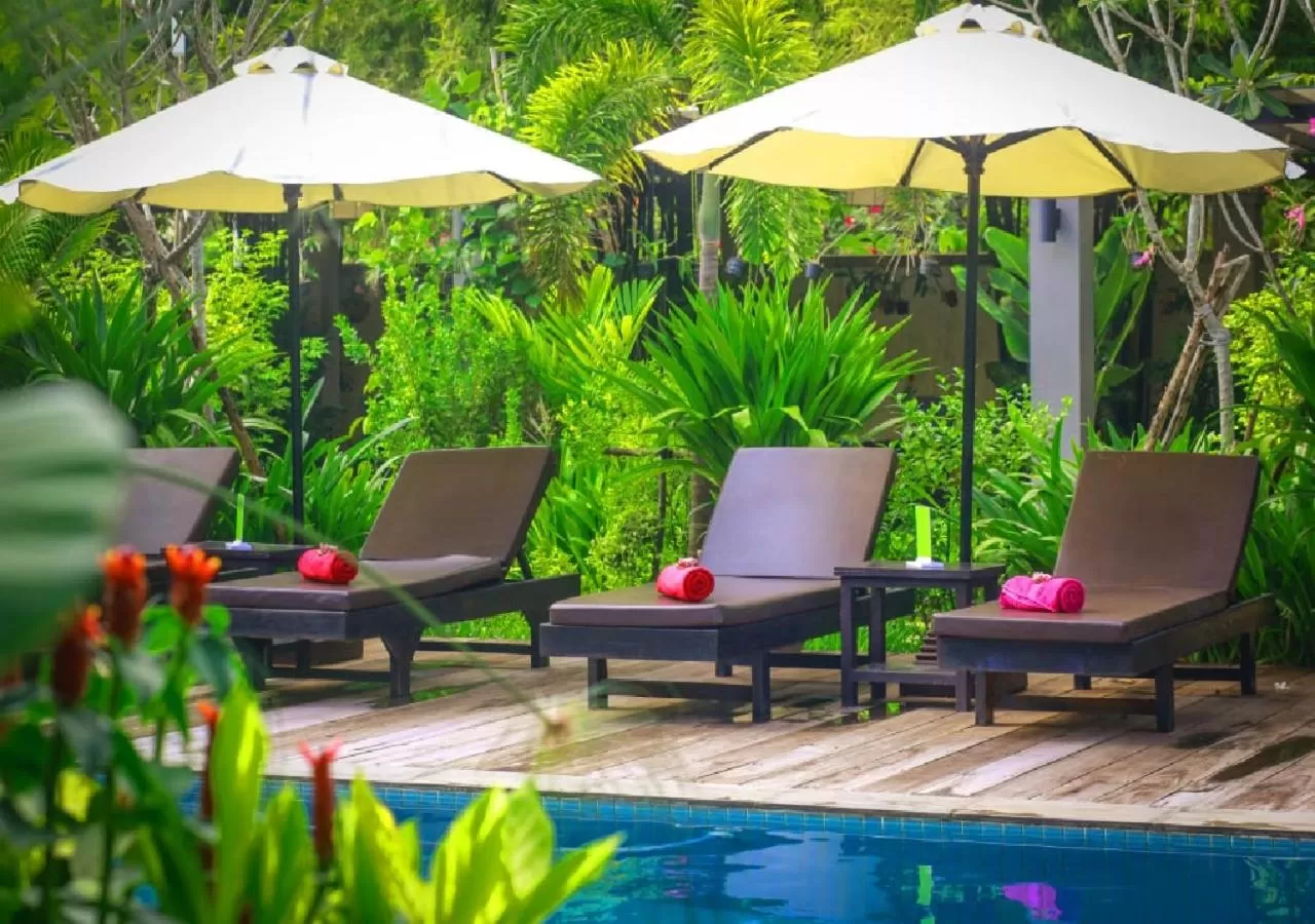 Swimming pool, Seating Area in Ladear Privilege Rooms