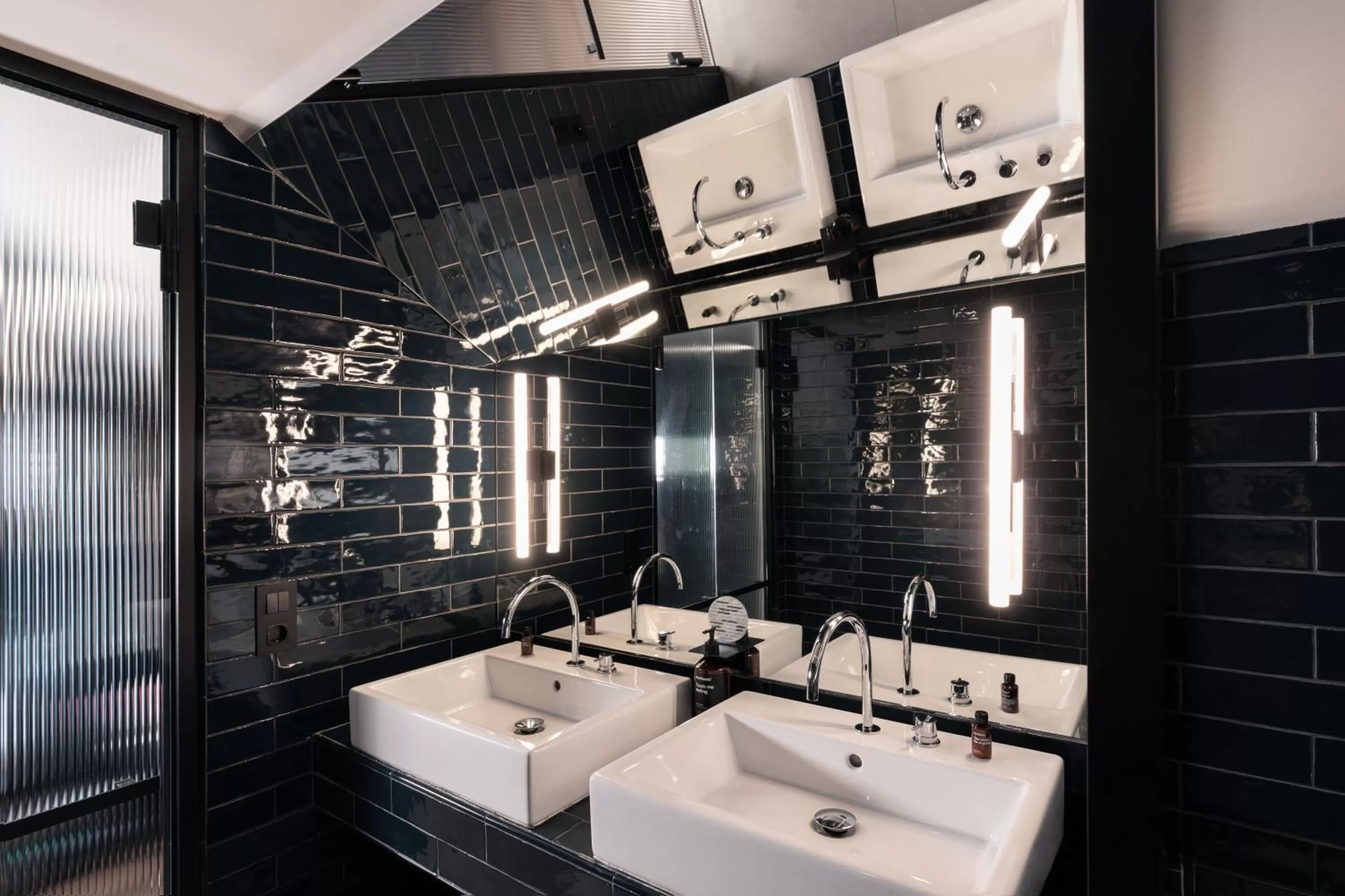 Bathroom in chic&basic Gravity