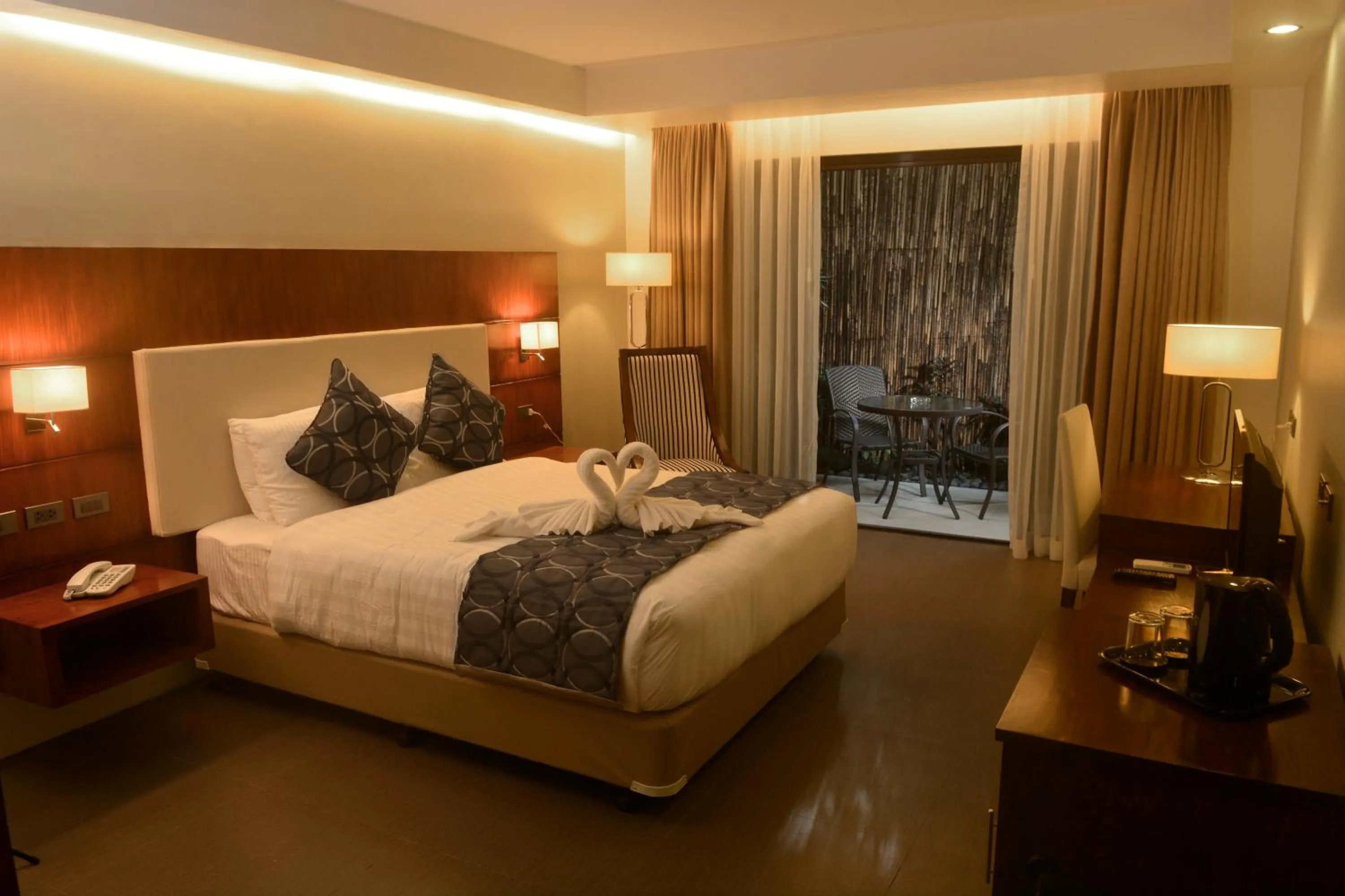 Bedroom, Bed in Ariana Hotel