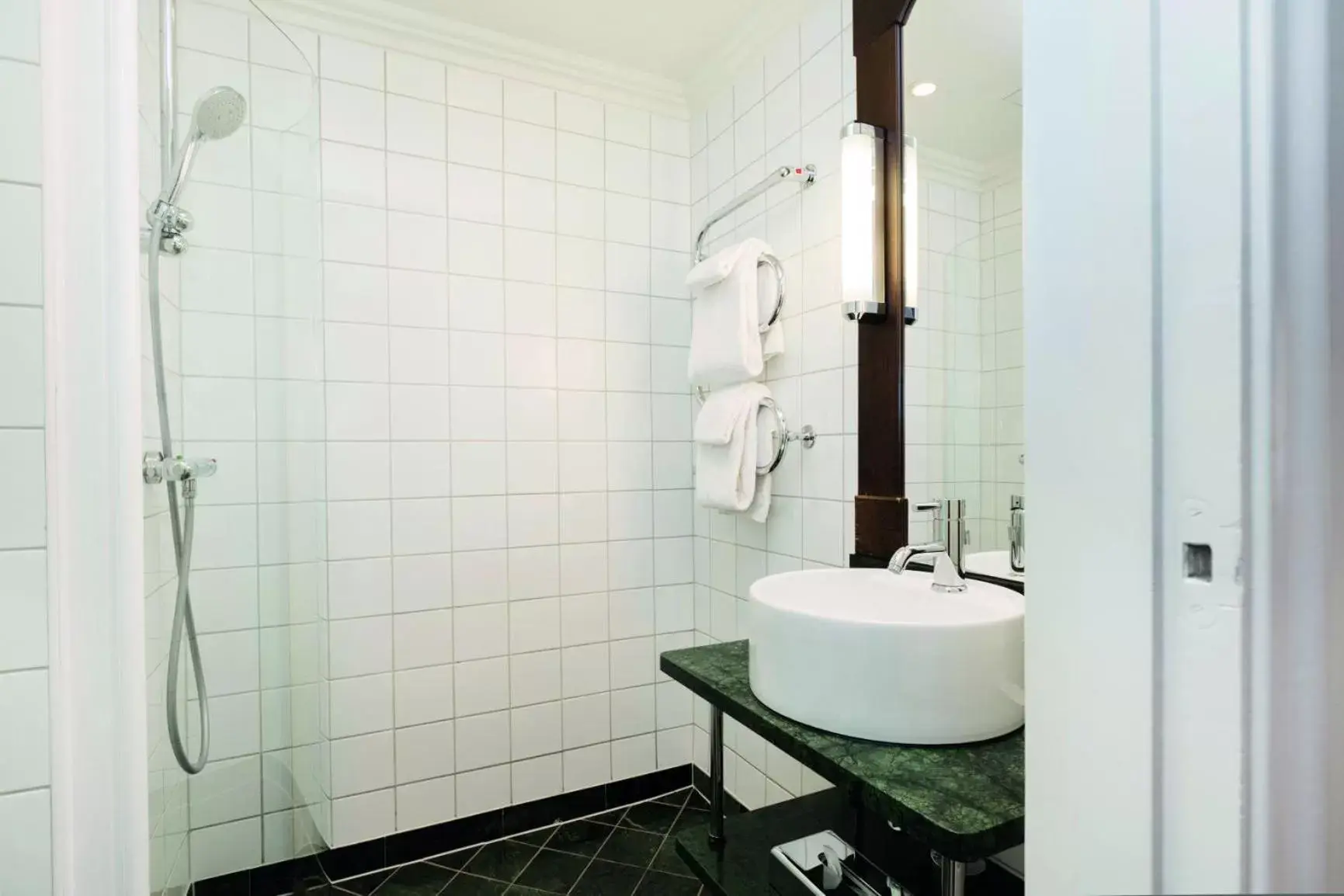 Family Room in Elite Park Avenue Hotel Family Room in Elite Park Avenue Hotel