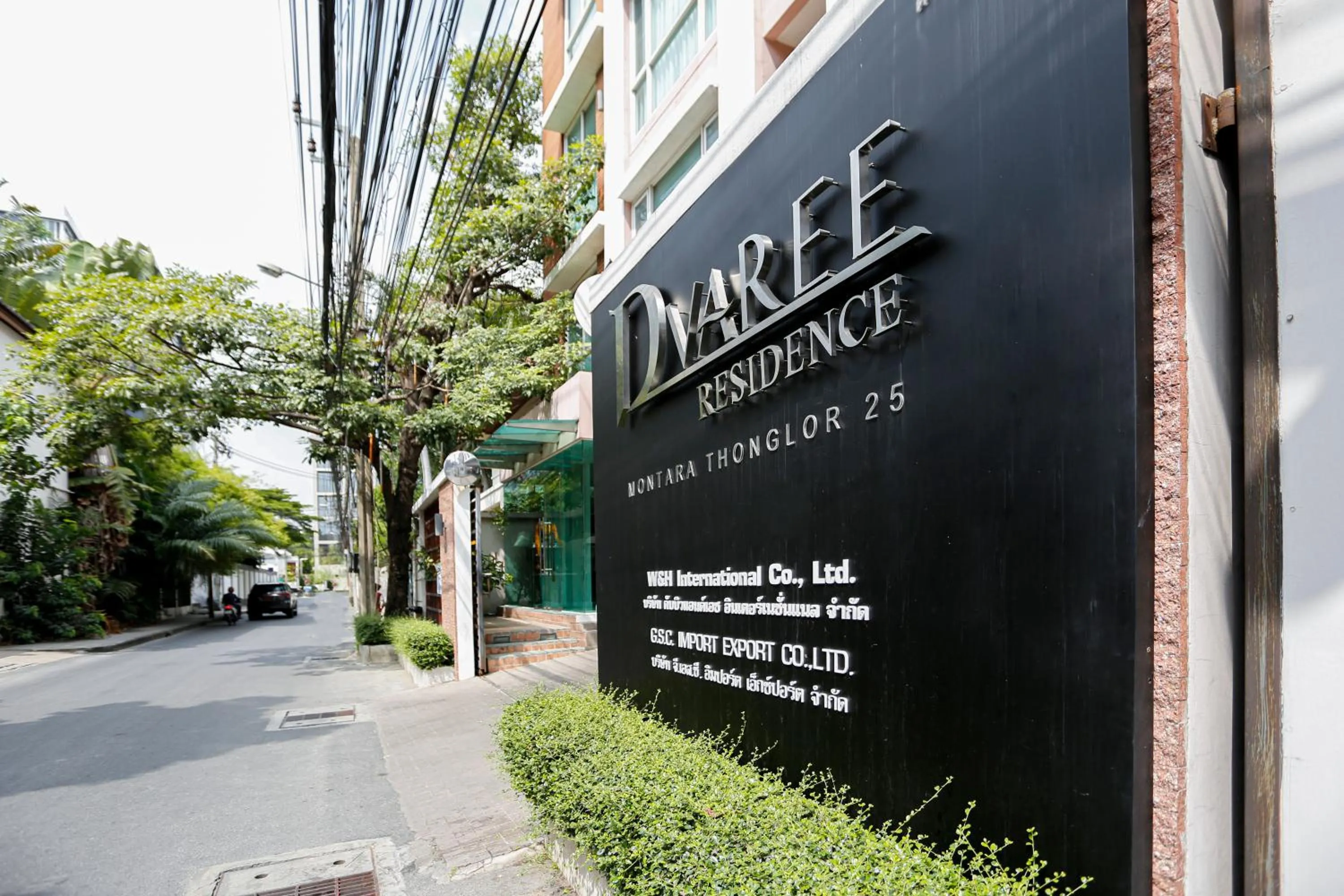 Facade/entrance in D Varee Montara Thonglor 25