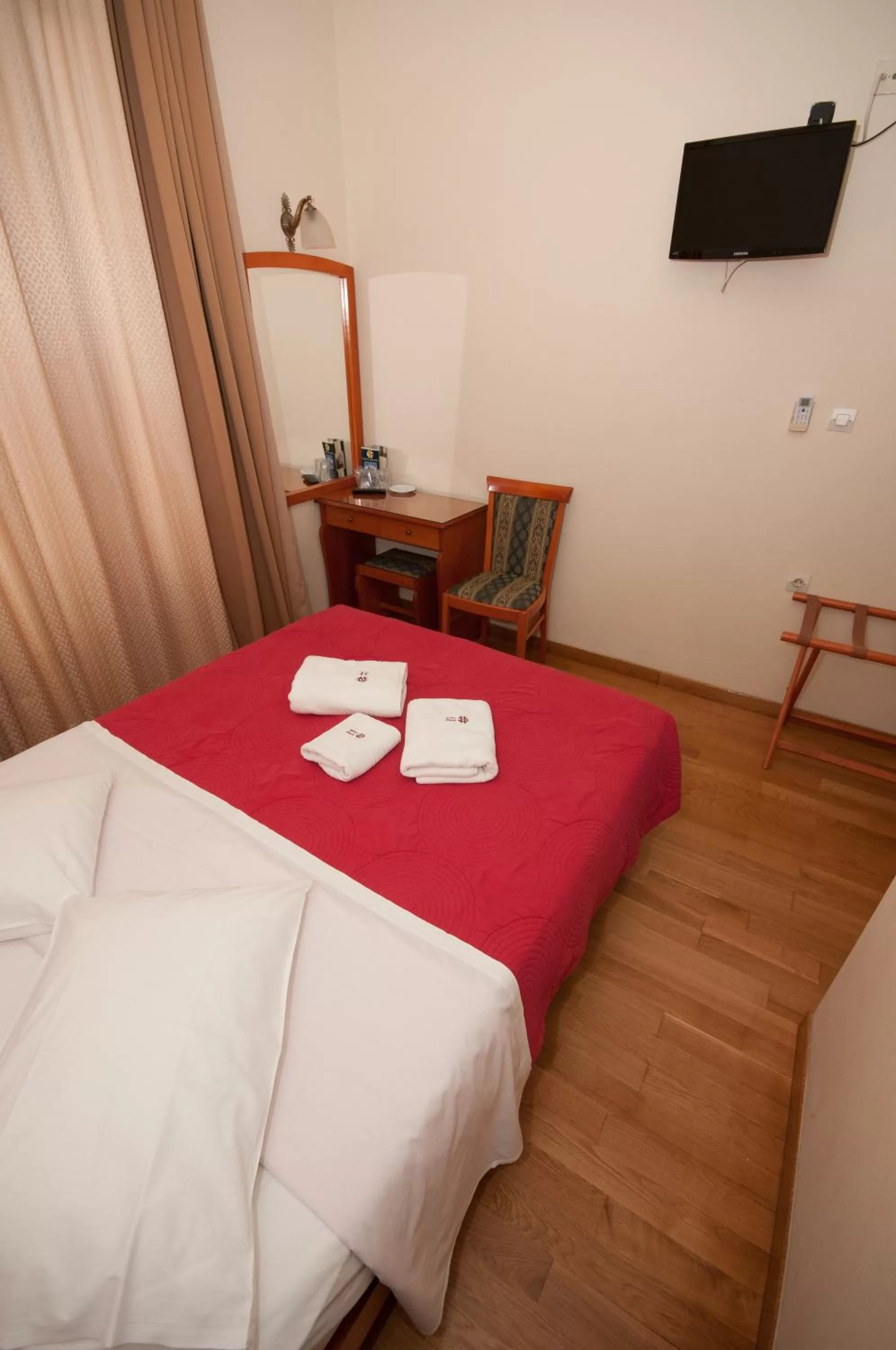 TV and multimedia, Bed in Cecil Hotel