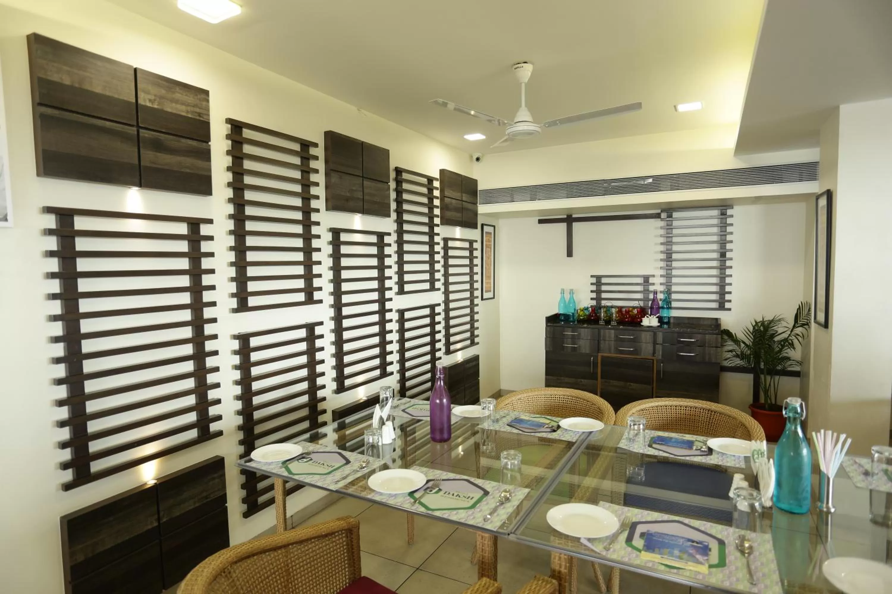 Restaurant/places to eat in Treebo Daksh Residency