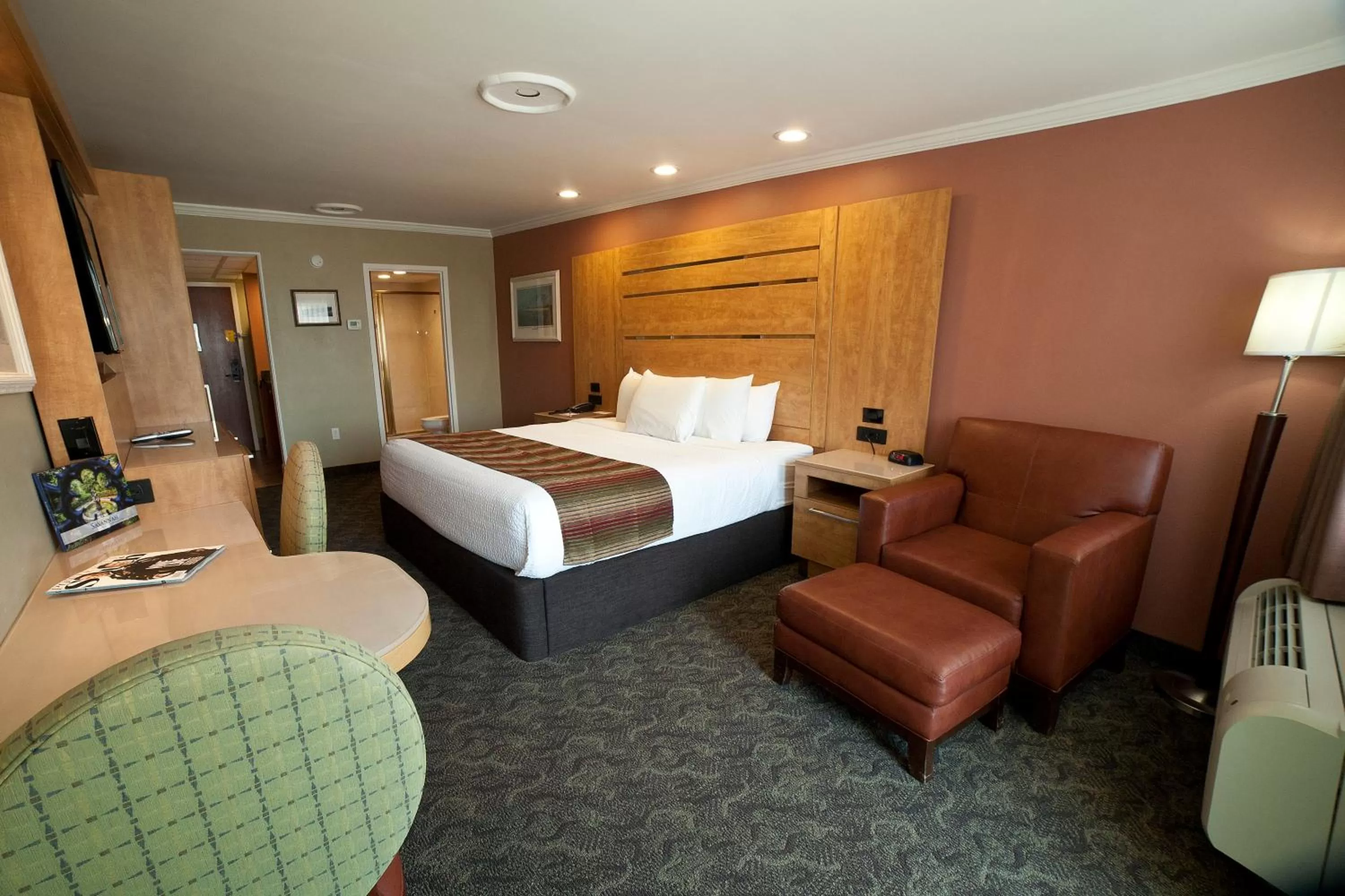 Bedroom, Bed in DeSoto Beach Hotel