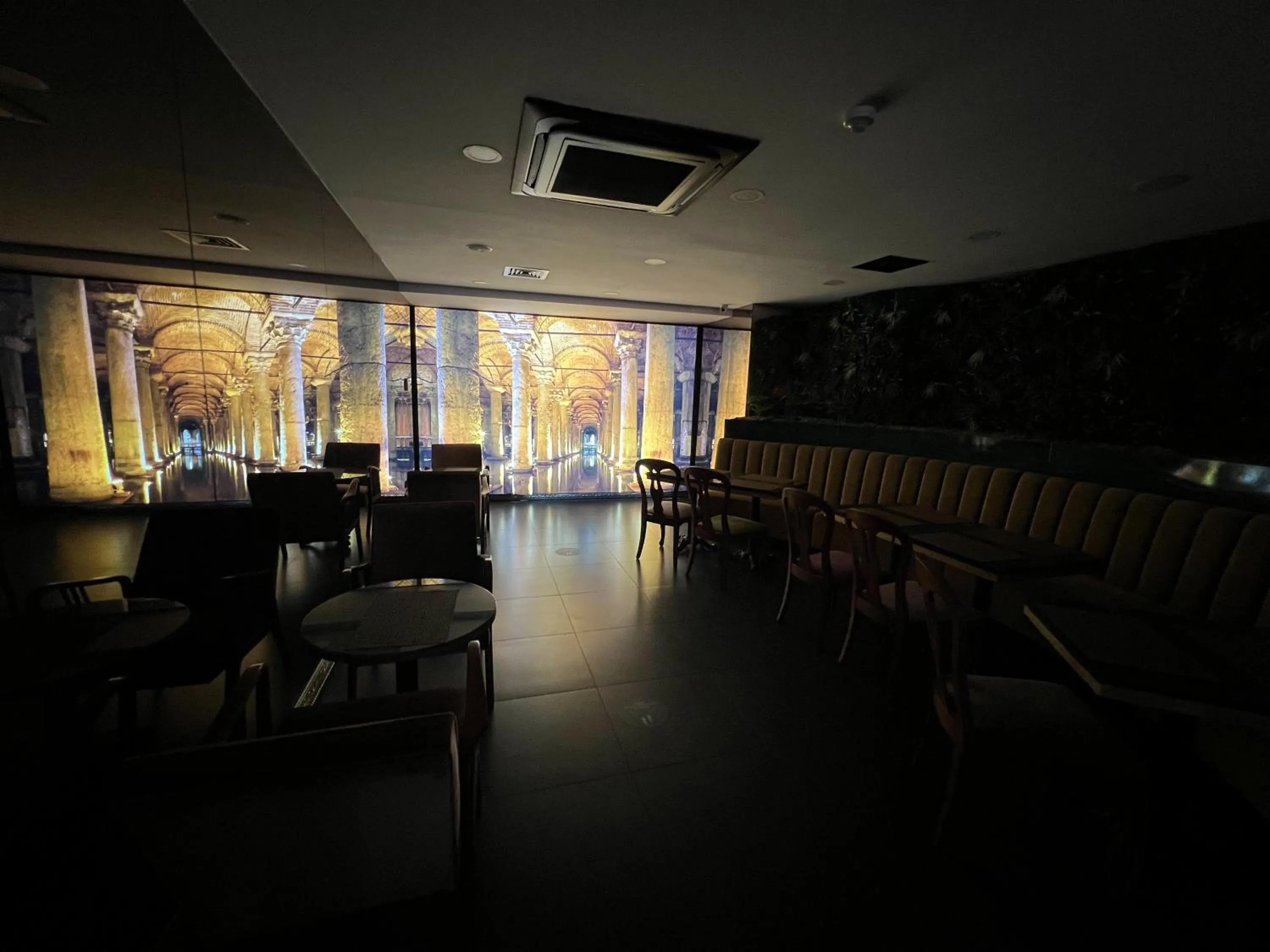 Lounge or bar in All Seasons Hotel