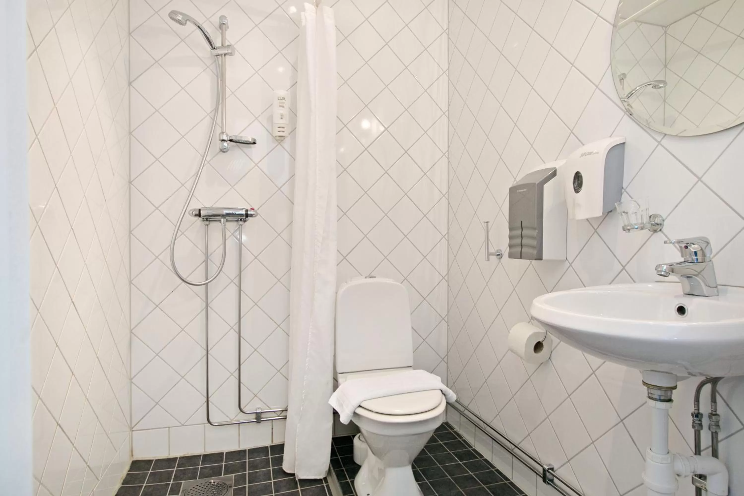 Shower in Brunnby Hotel