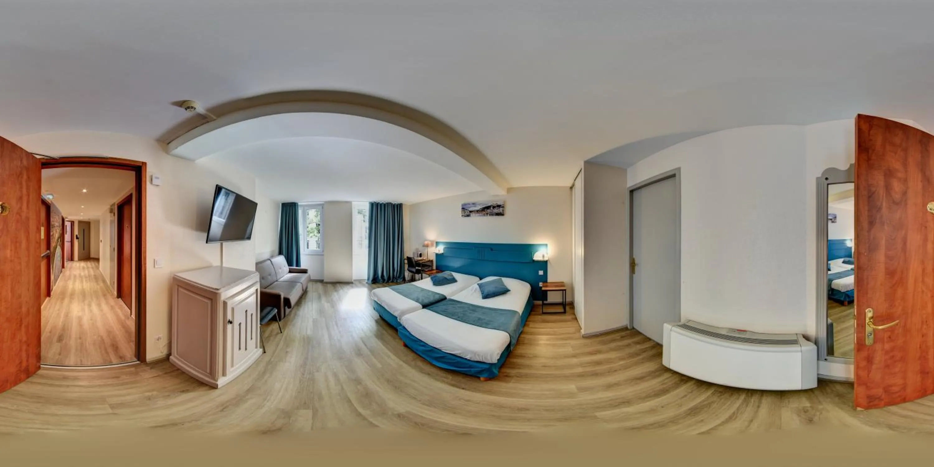 Bathroom, Bed in Hôtel du Parc