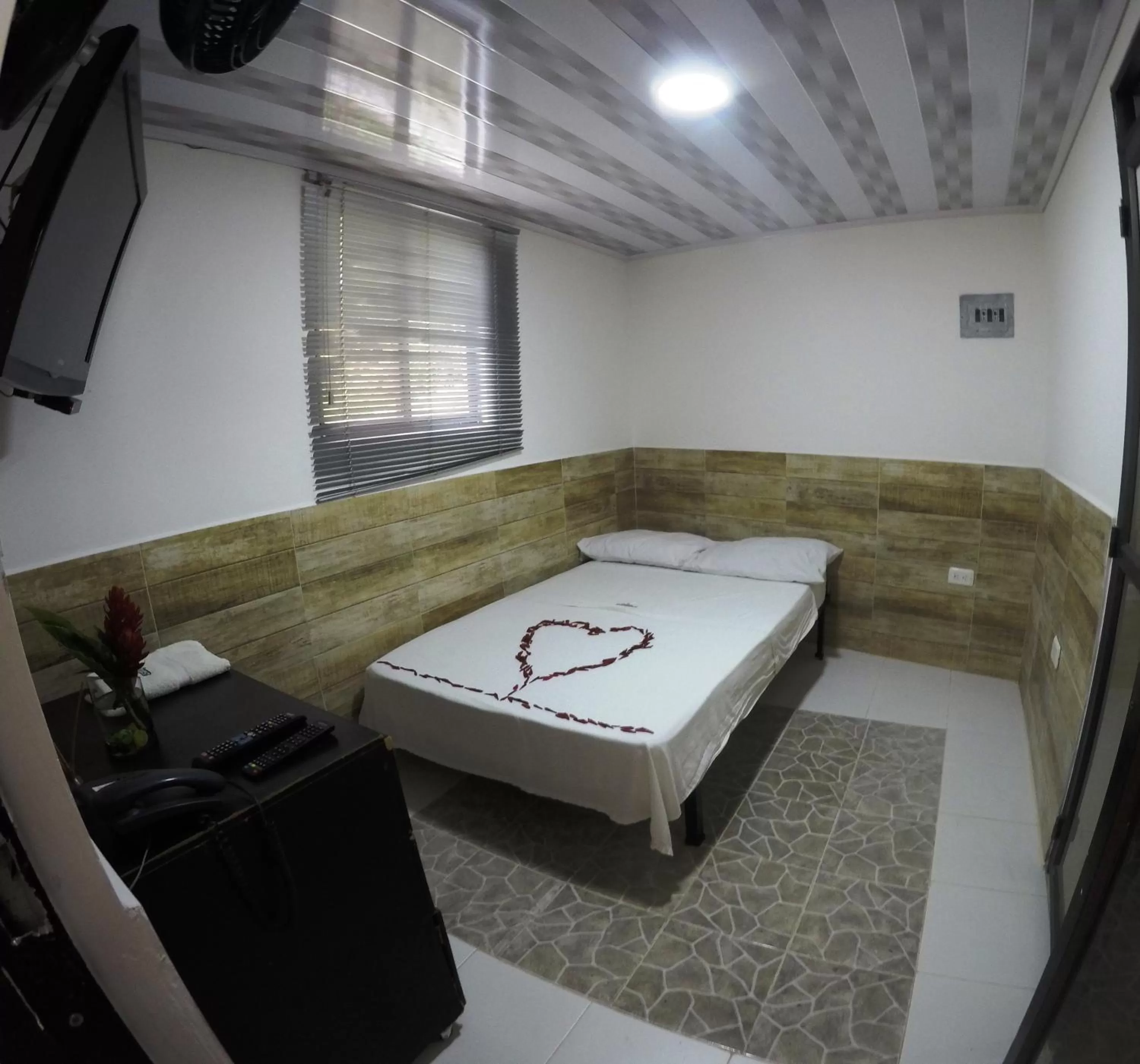 TV and multimedia in Sky Club Eco Hotel