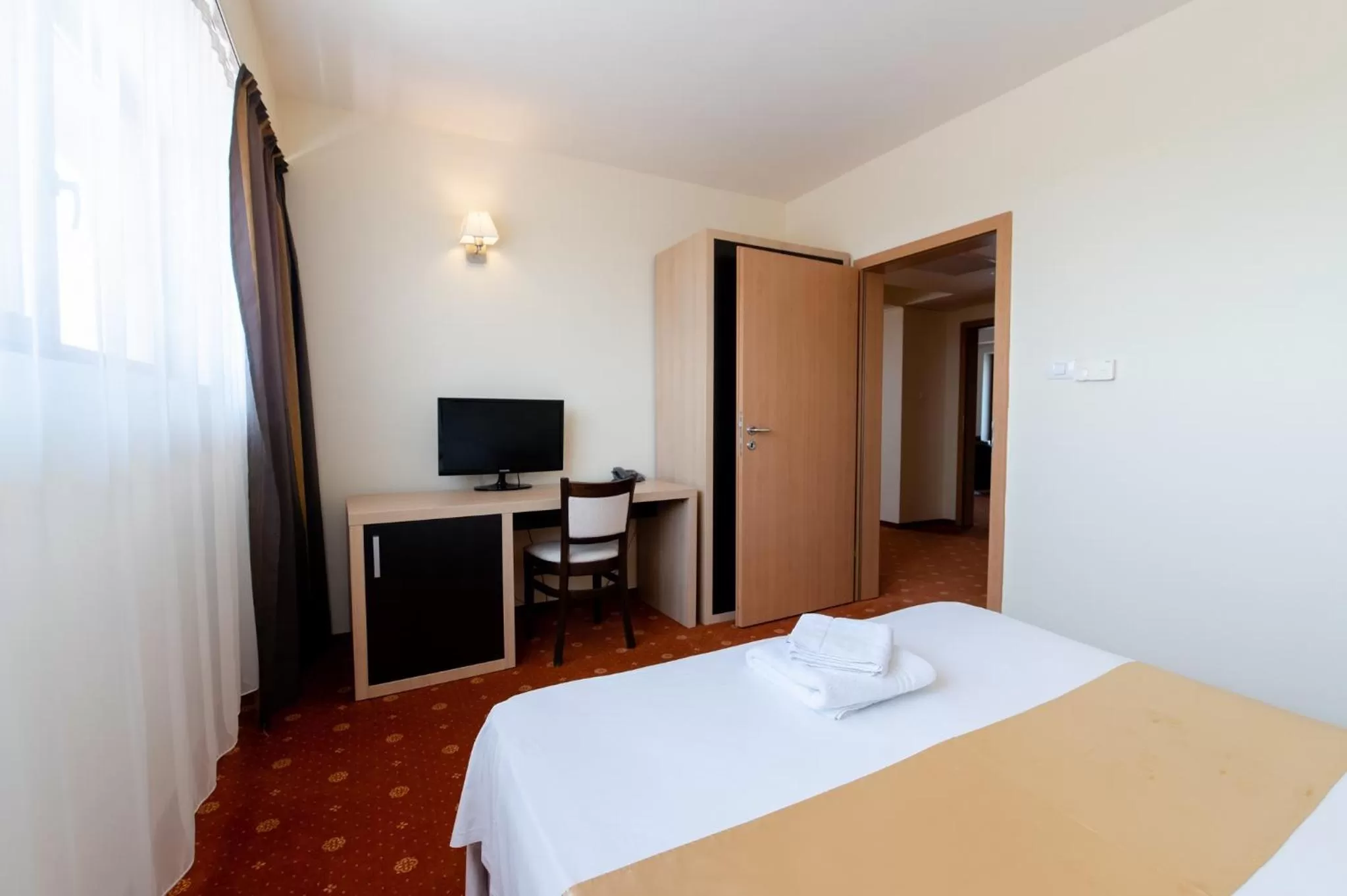 Bedroom, Bed in Hotel Oxford By TimHotels