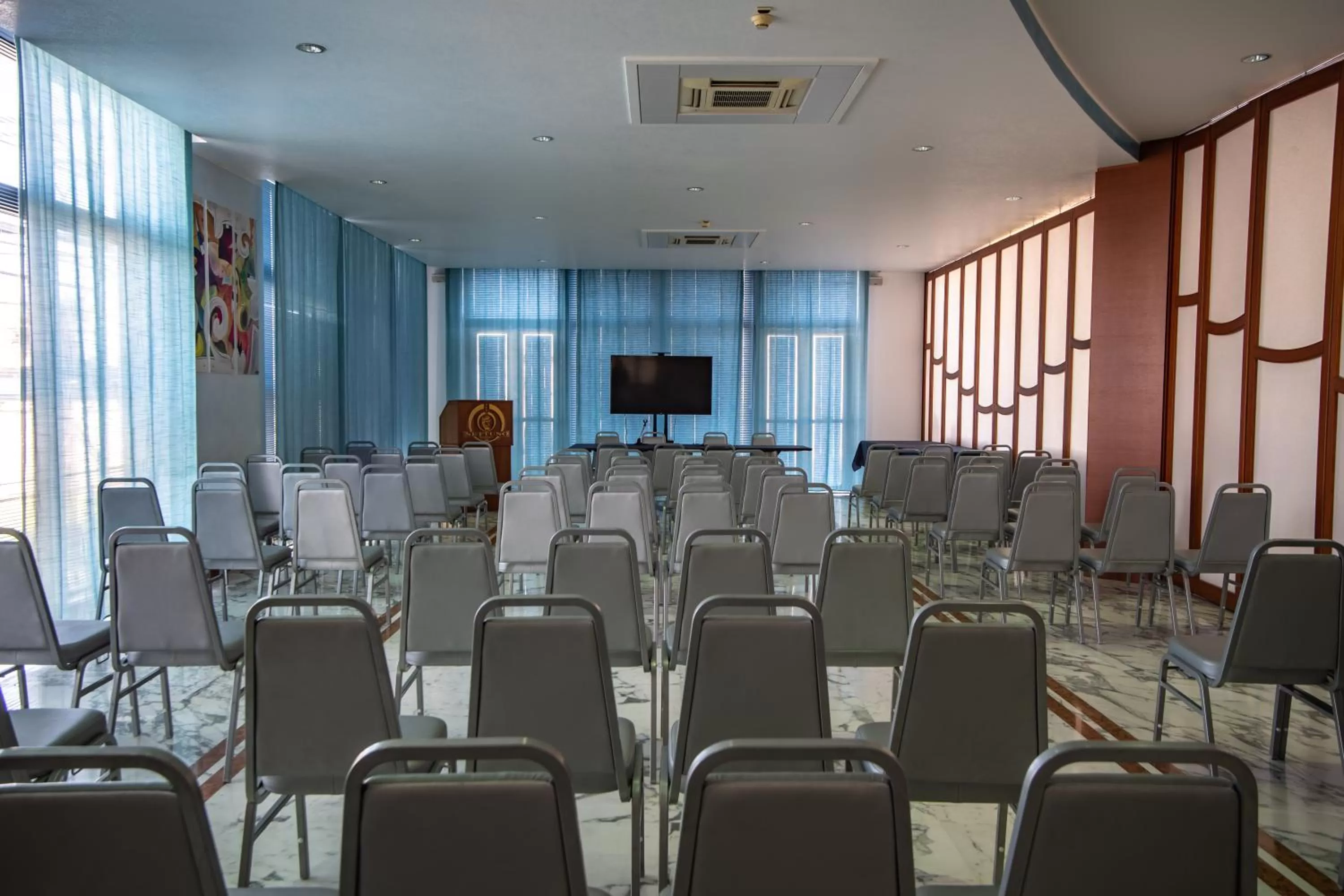 Communal lounge/ TV room in Best Western Hotel Nettuno