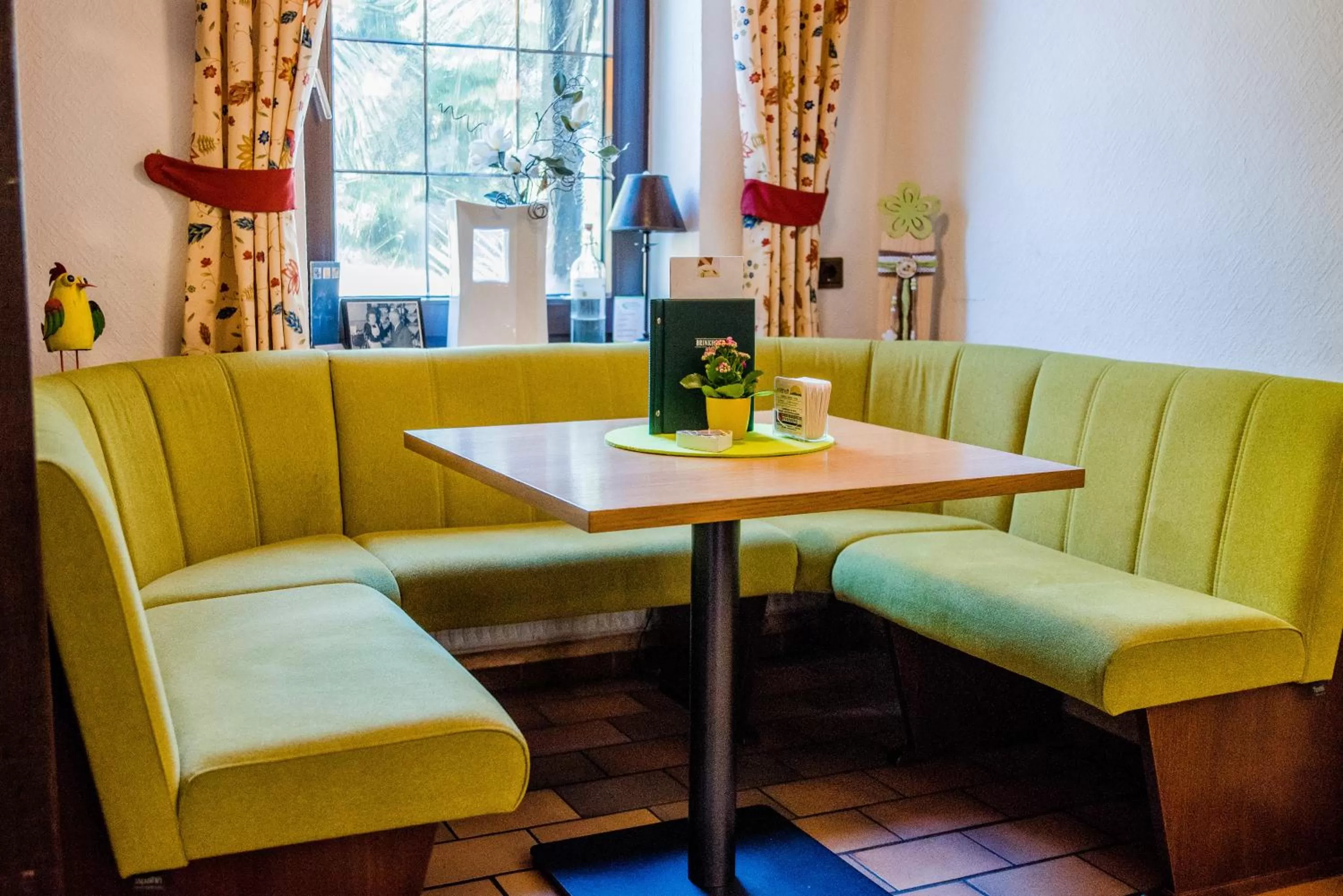 Restaurant/places to eat, Seating Area in Hotel Heilemann