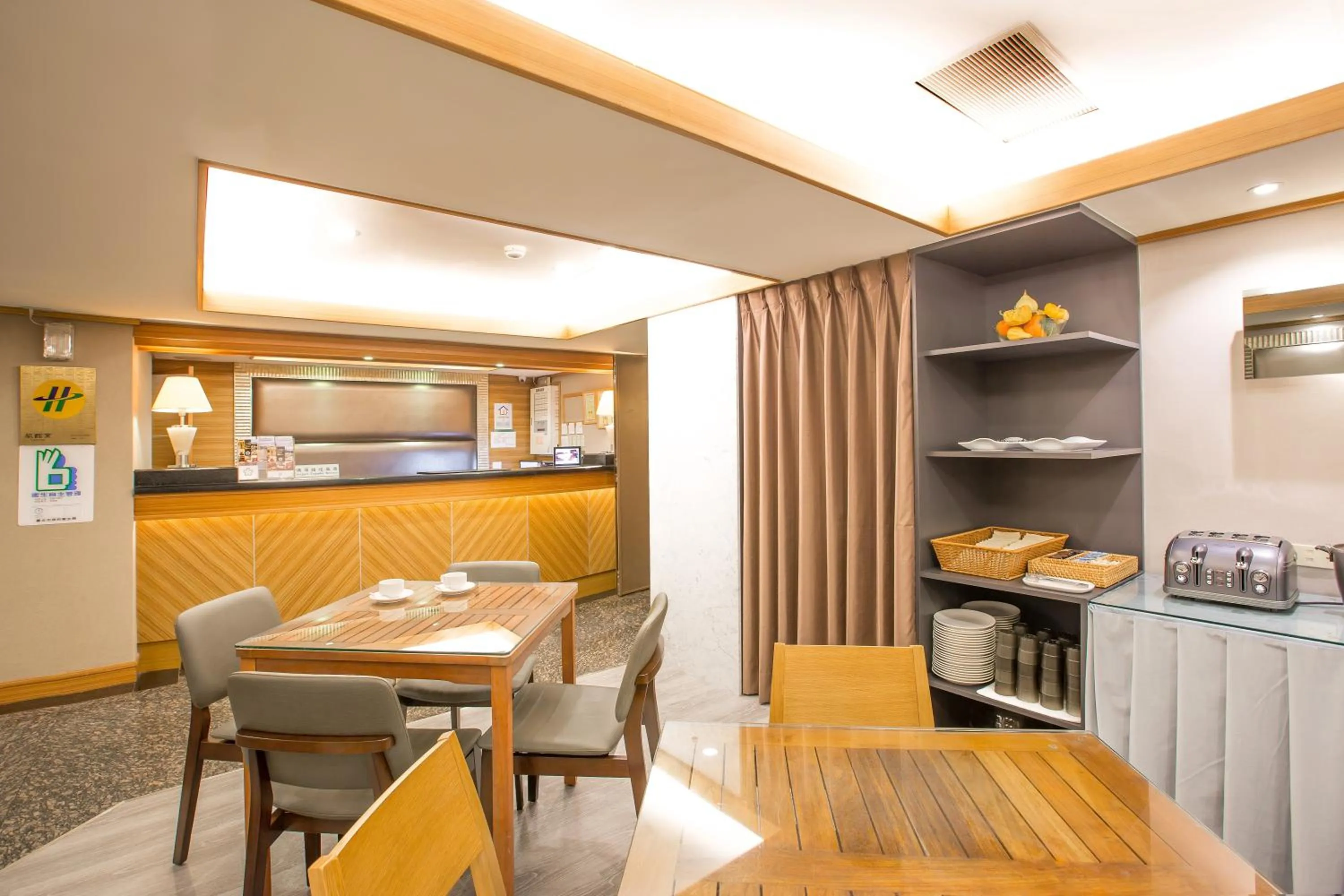 Lounge or bar, Restaurant/Places to Eat in Kingshi Hotel