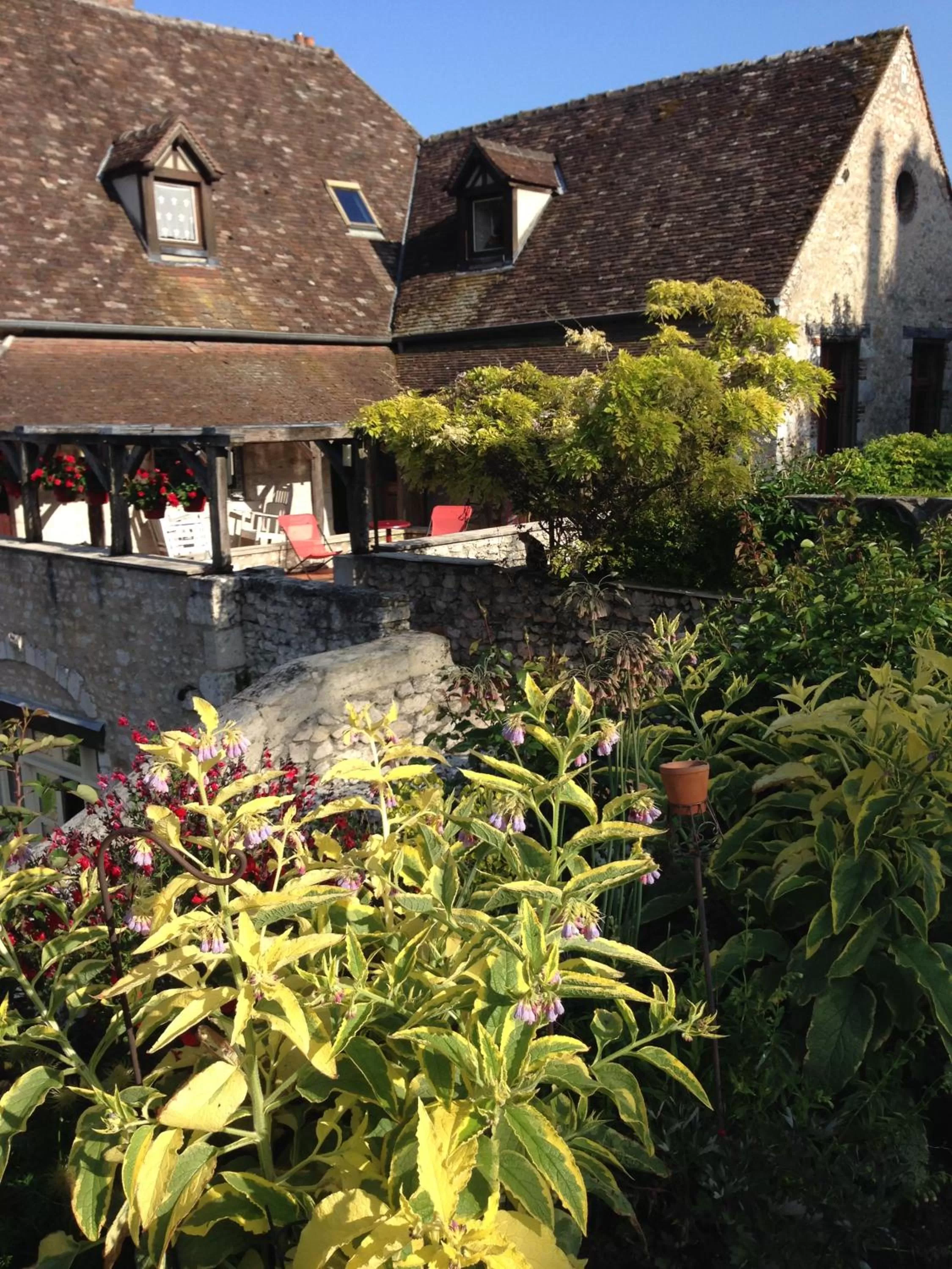 Garden view in Demeure des Vieux Bains
