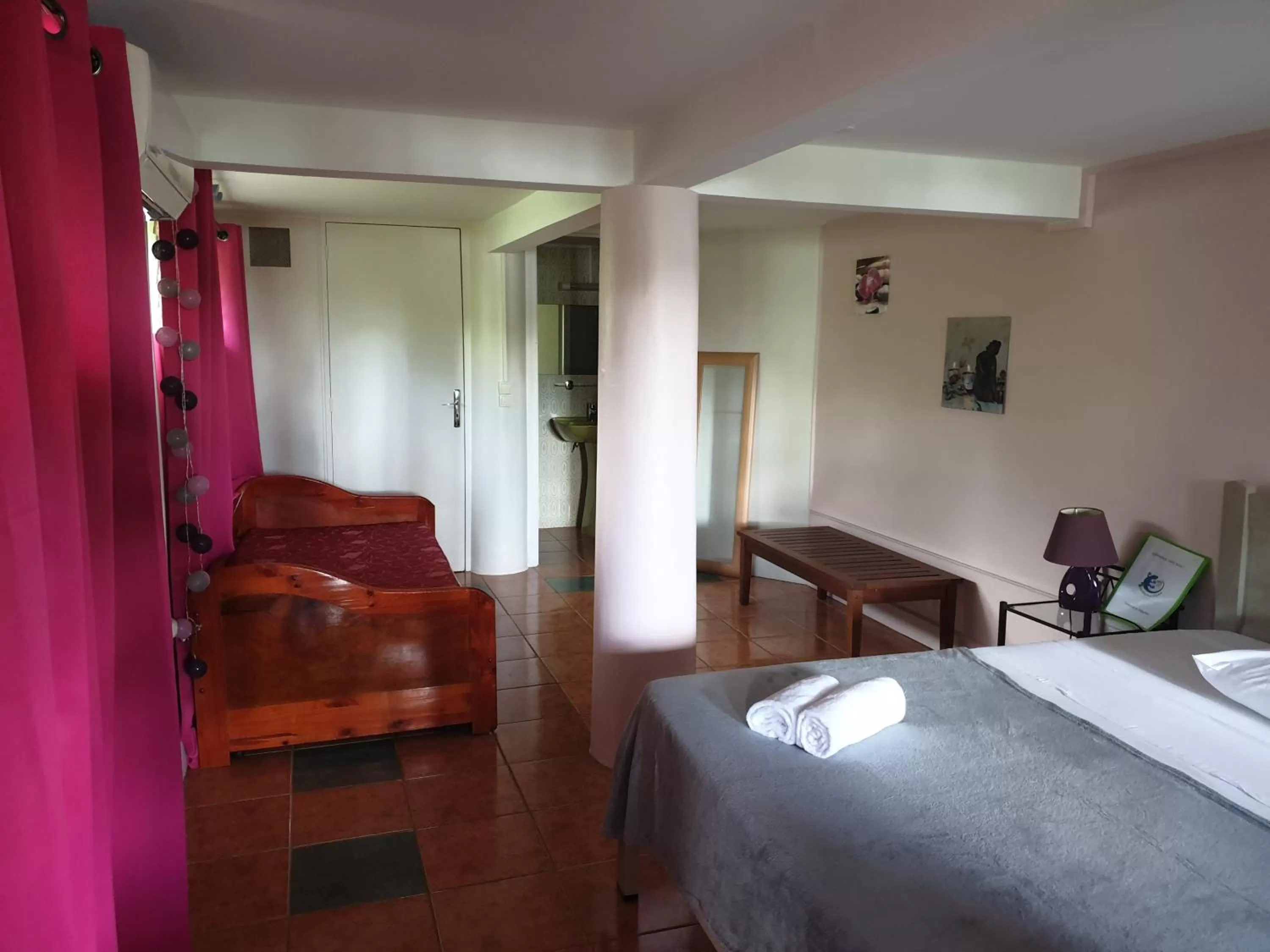 Photo of the whole room, Bed in Les Gîtes de la Lézarde