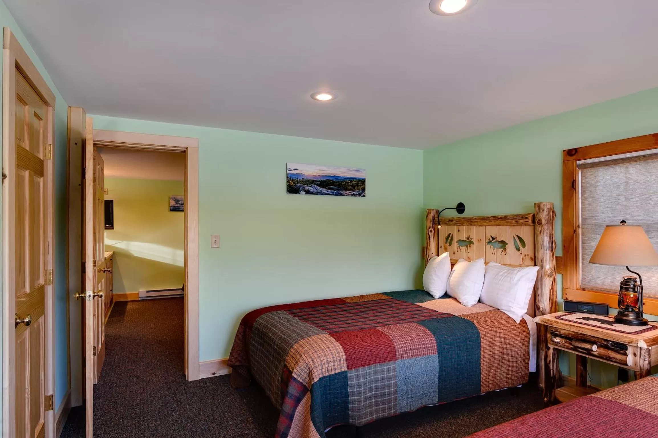 Bedroom, Bed in Cobble Mountain Lodge