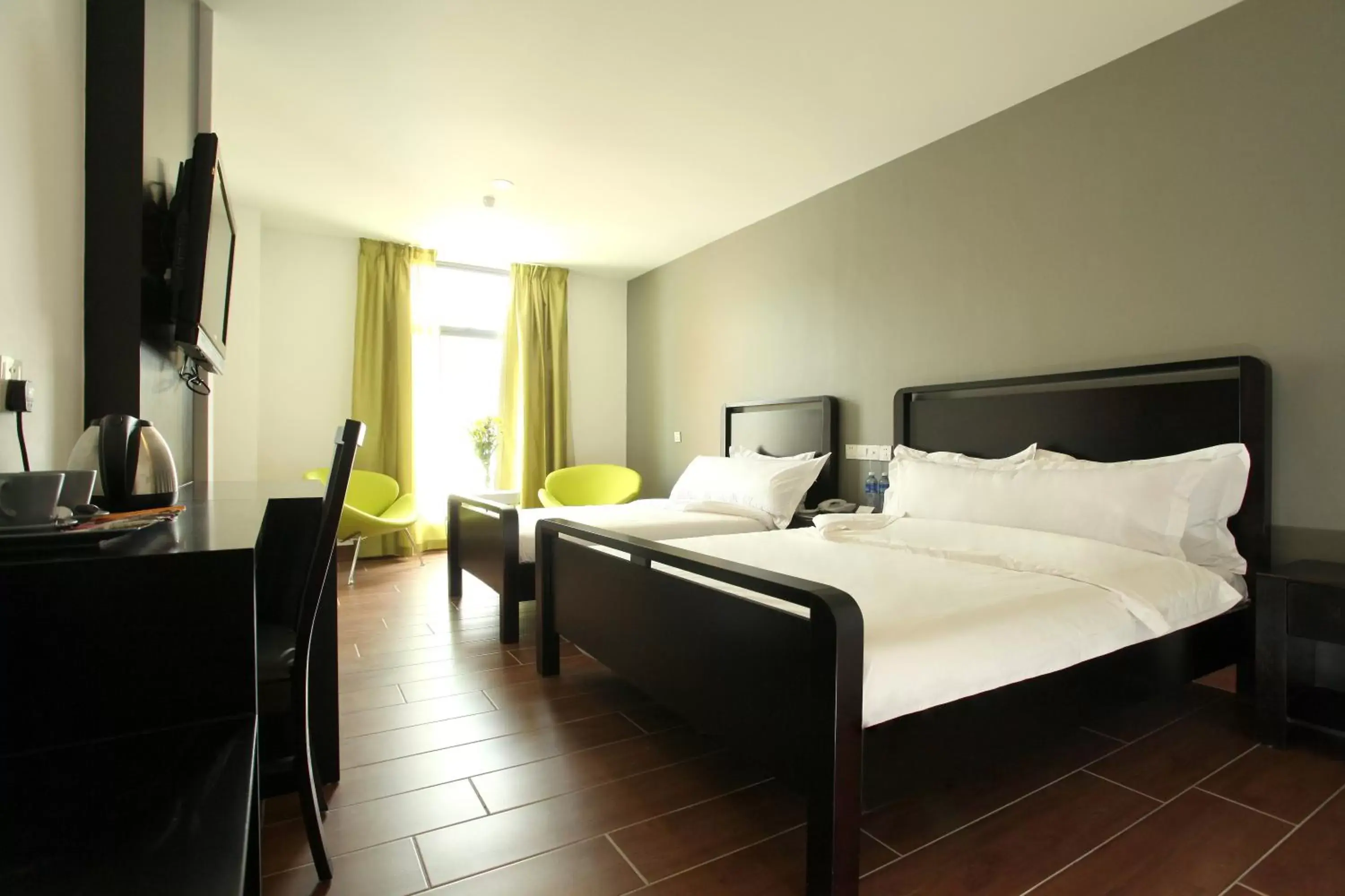 Deluxe Triple Room in Hotel O Crossroads Hotel Deluxe Triple Room in Hotel O Crossroads Hotel