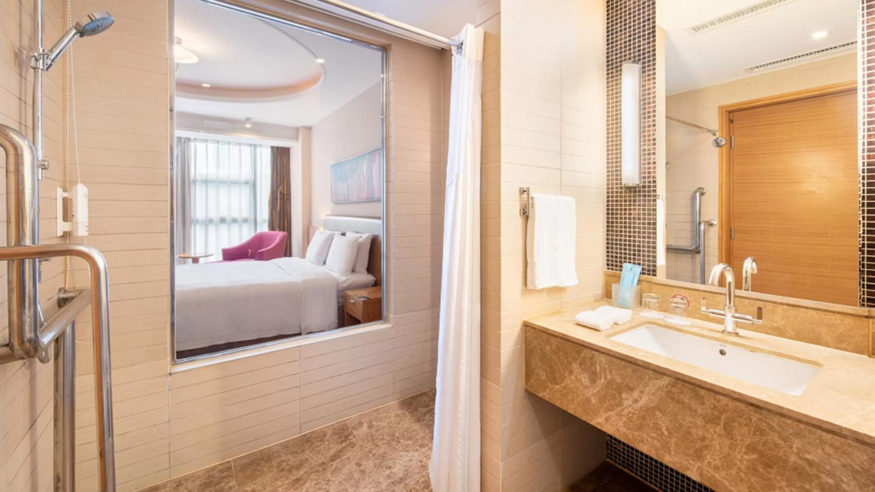 Photo of the whole room, Bed in Holiday Inn Express Beijing Wangjing Center by IHG