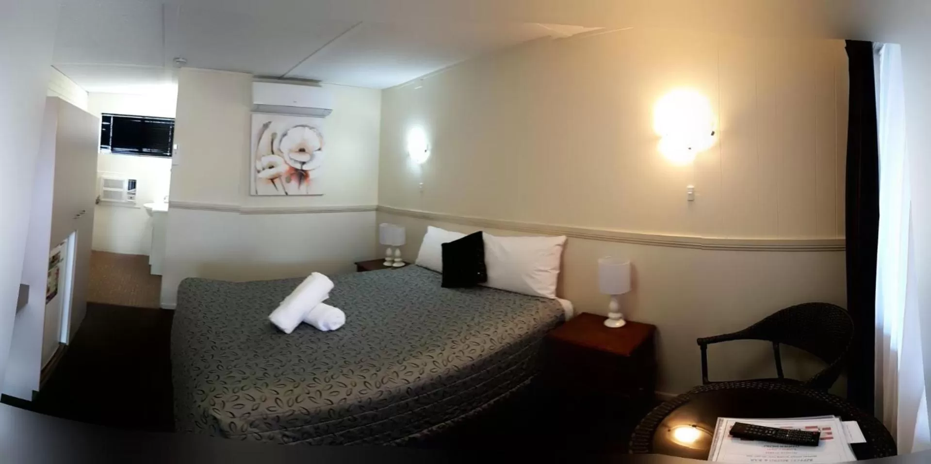 Photo of the whole room, Bed in Miners Lodge Motor Inn