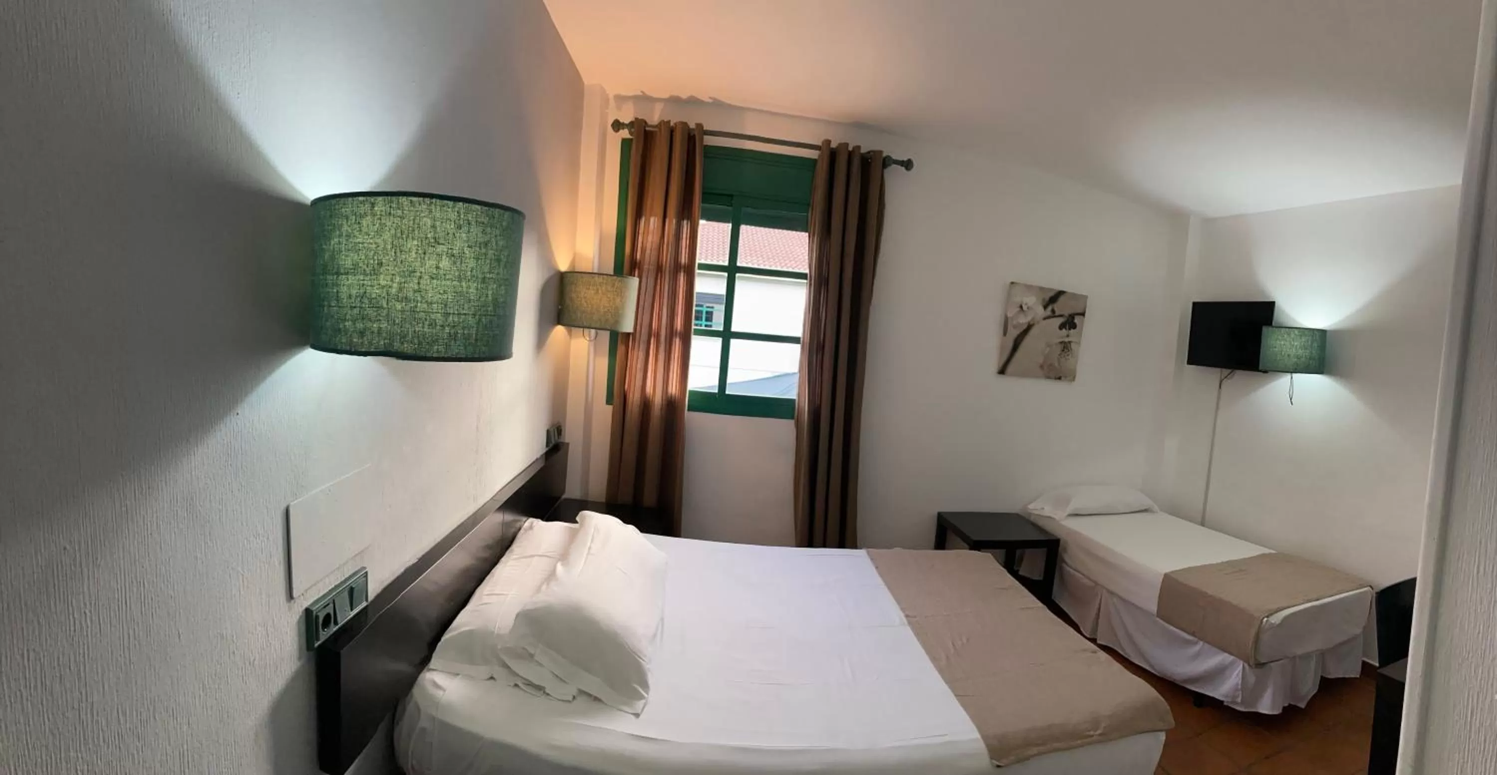 Photo of the whole room in Hotel Almagro