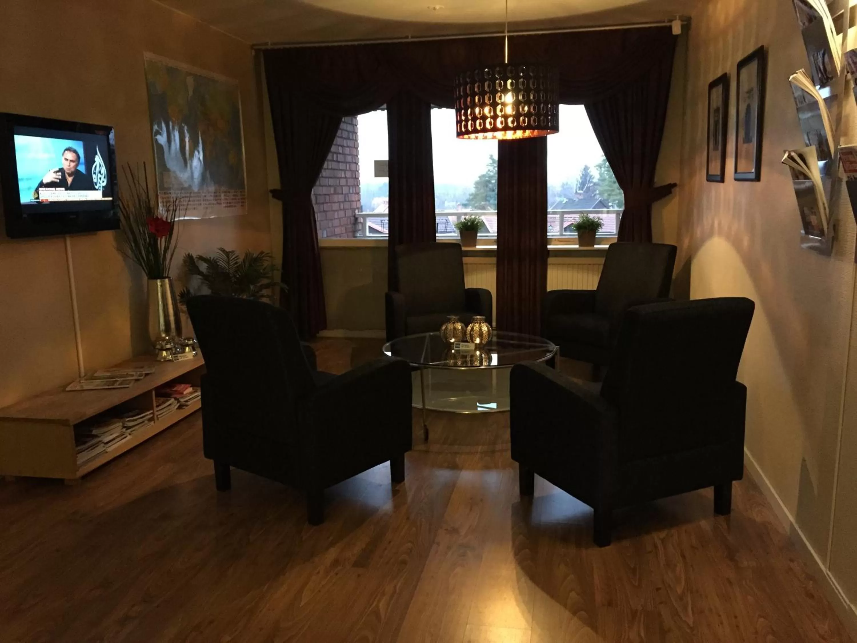 Communal lounge/ TV room in Hotell Marieberg