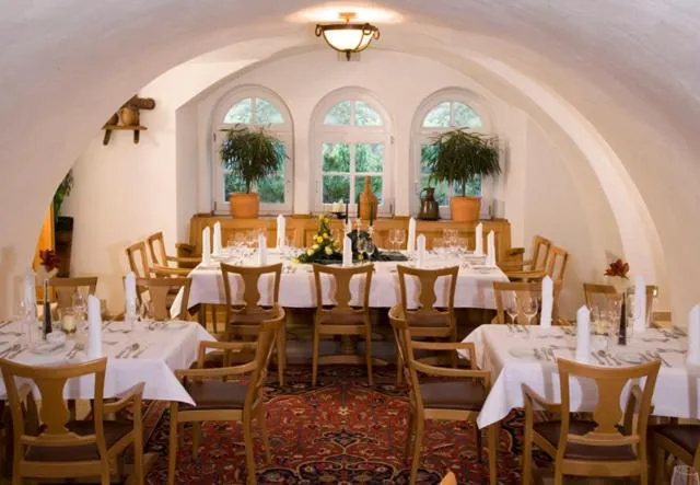 Restaurant/places to eat in Waldhotel Nachtigall