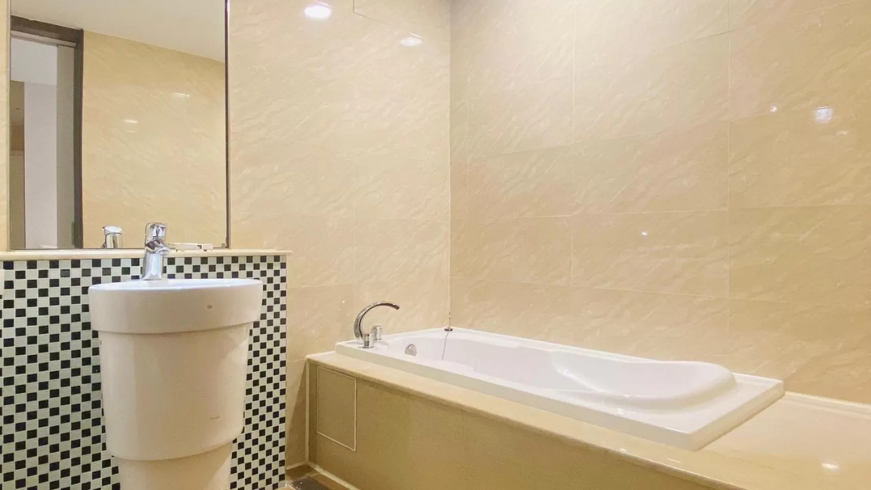 Bathroom in Artinn藝築文旅-台北站前館