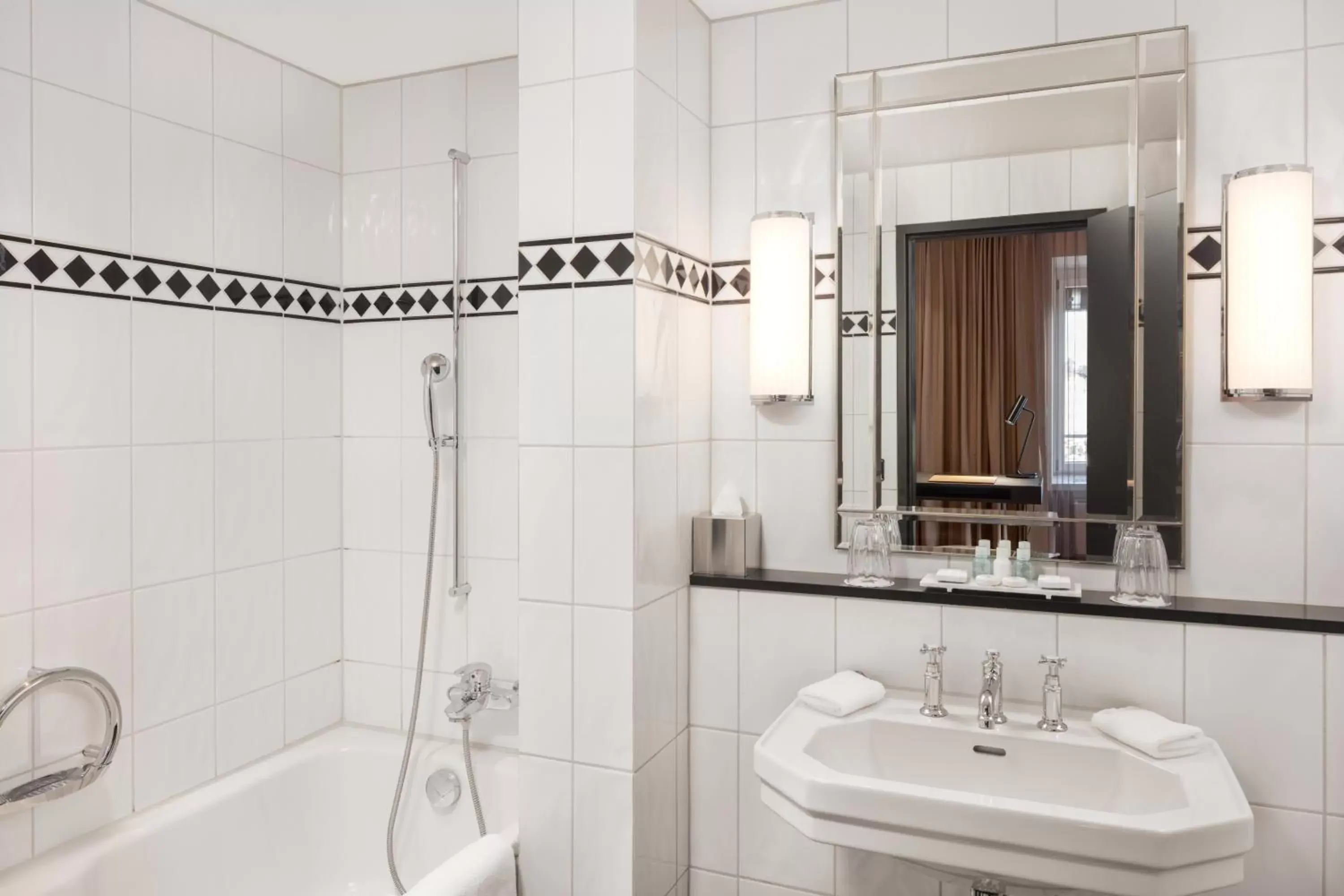 Superior Room with Sofa in Hotel Victoria Superior Room with Sofa in Hotel Victoria