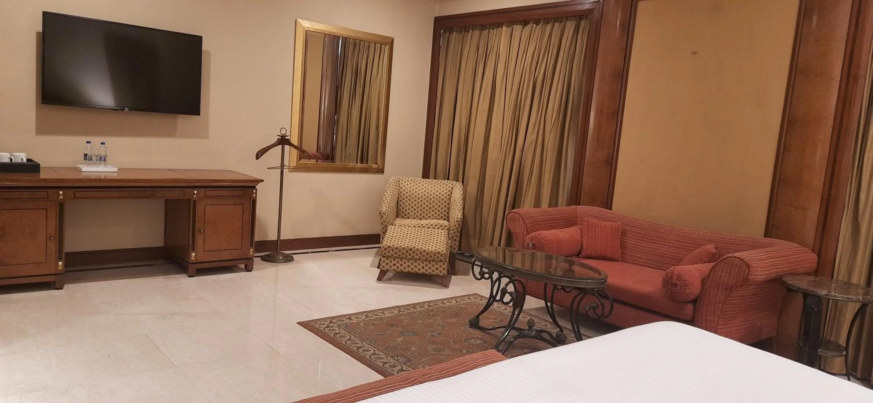 TV and multimedia, Bed in The Hans, New Delhi