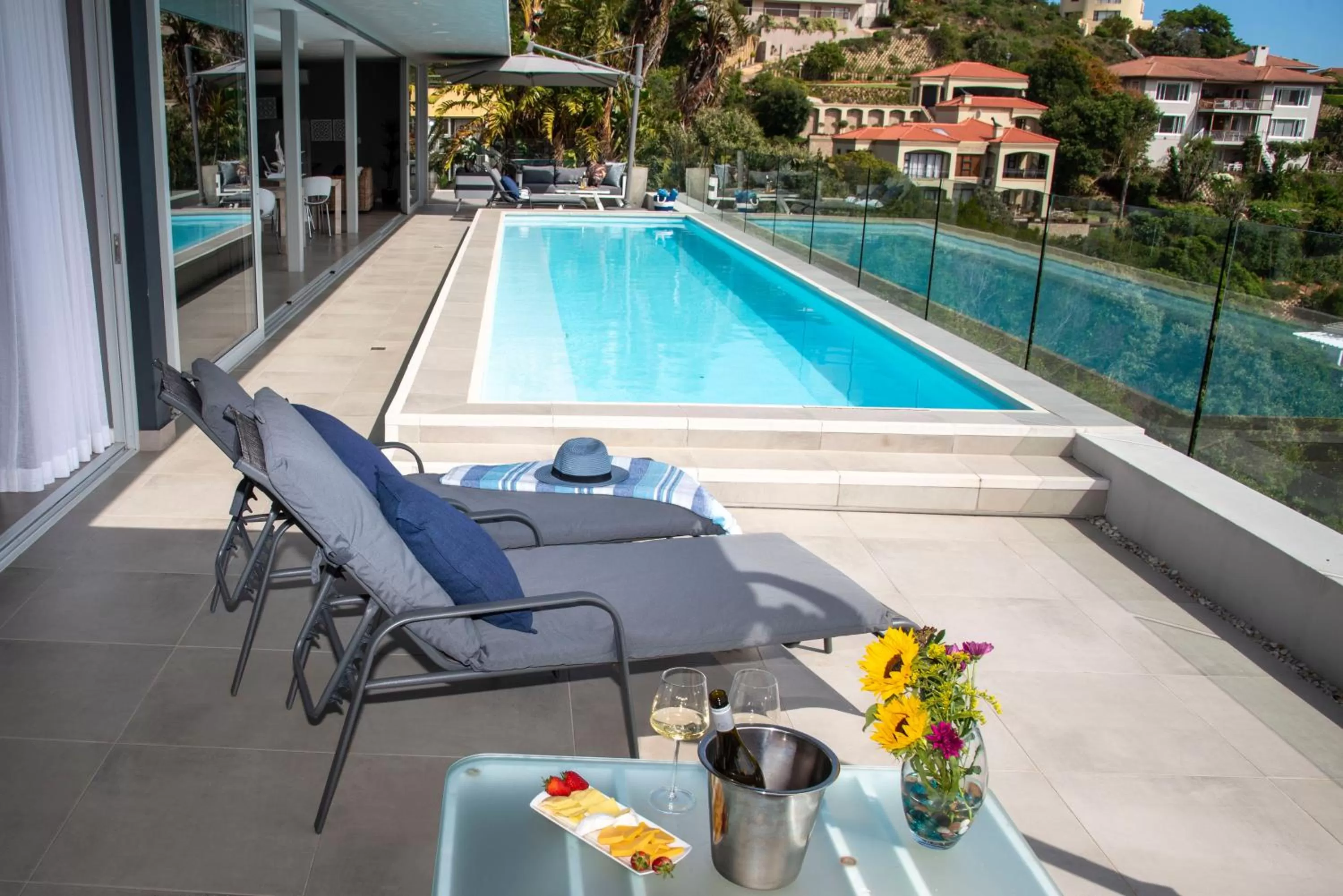 Swimming pool in Crown on the Heads