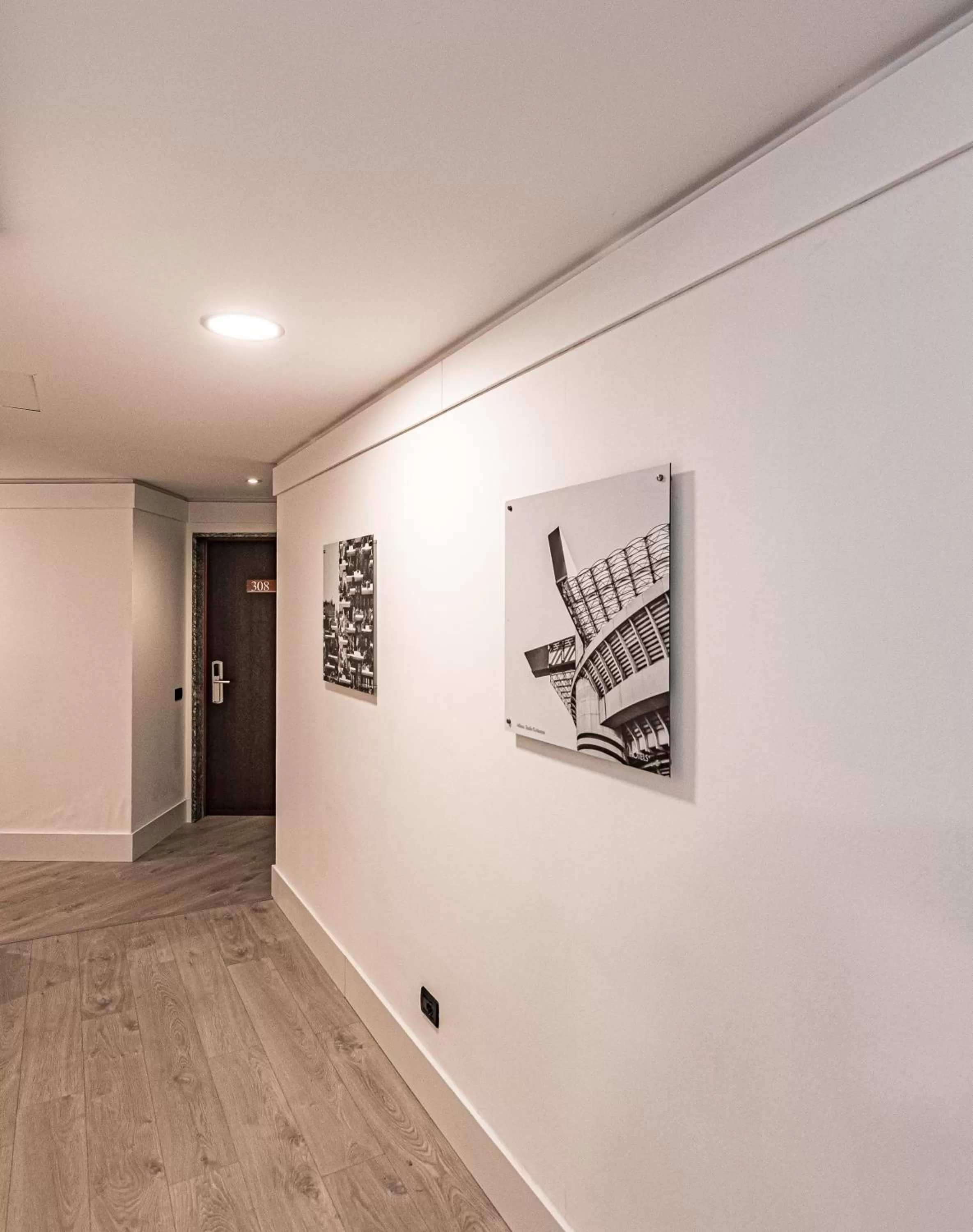 Logo/Certificate/Sign in BB Hotels Smarthotel Re Milano Nord