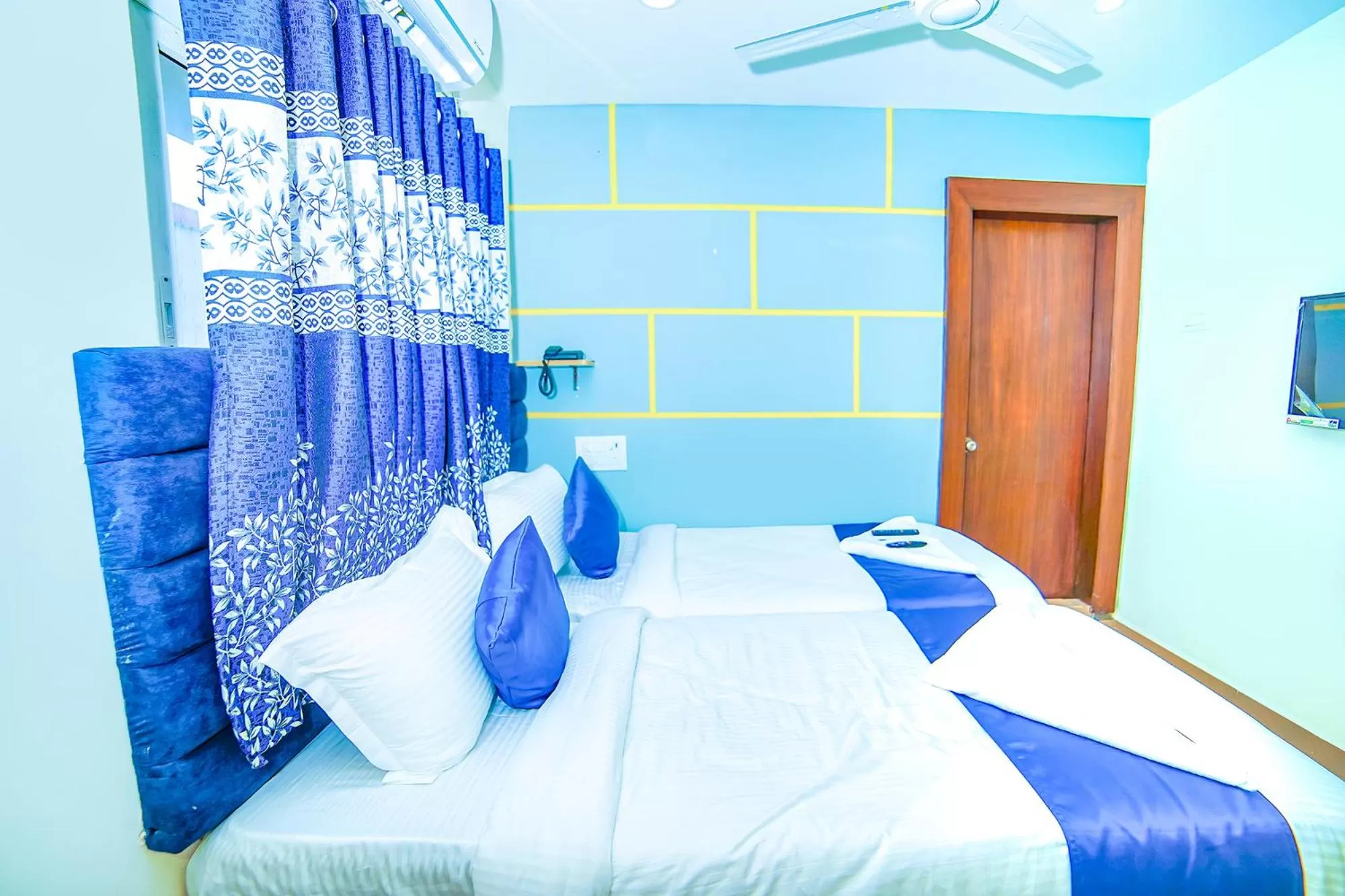 TV and multimedia, Bed in FabHotel JKC Grand