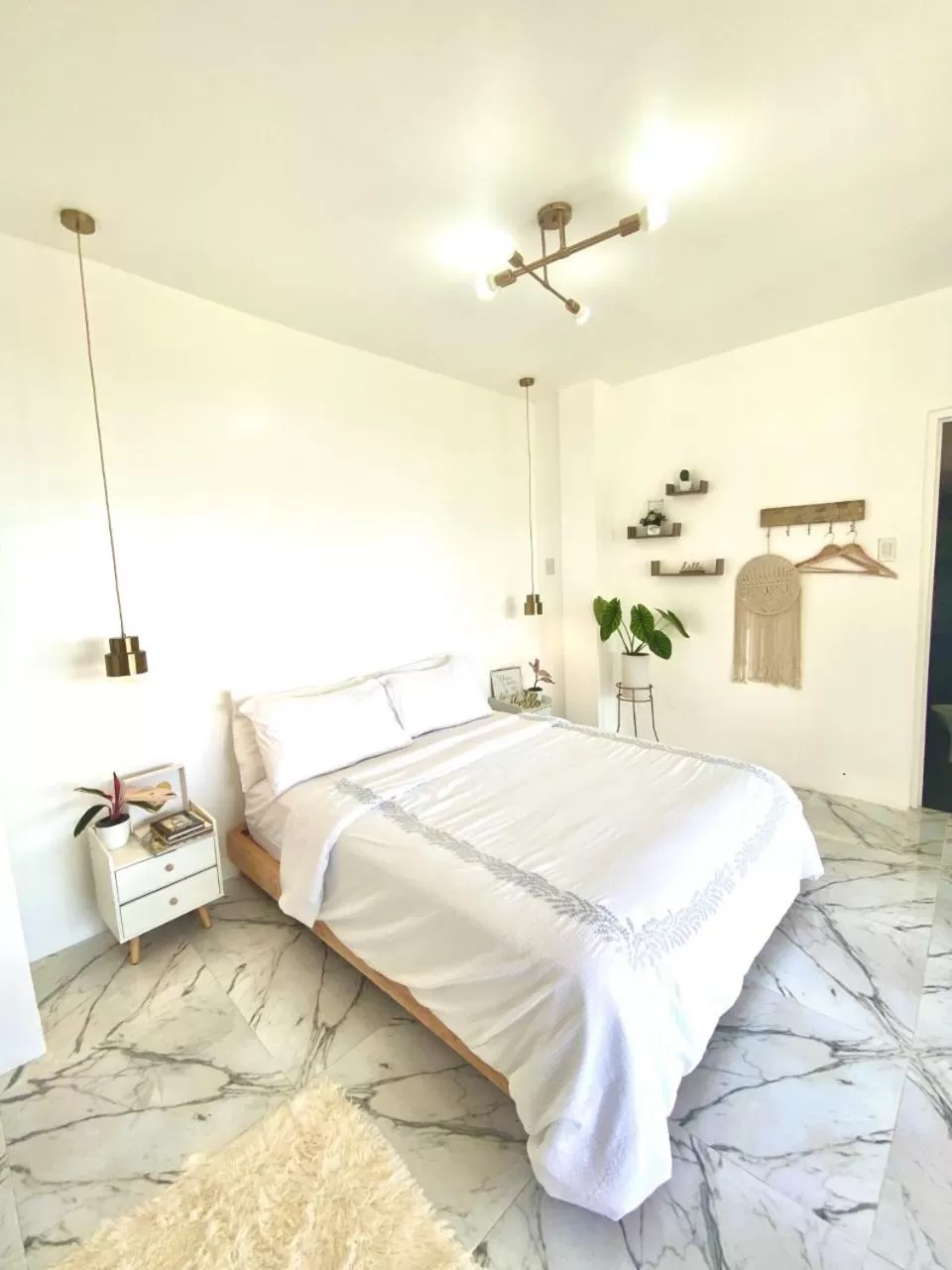 Bed in Bintana sa Paraiso Binunsaran