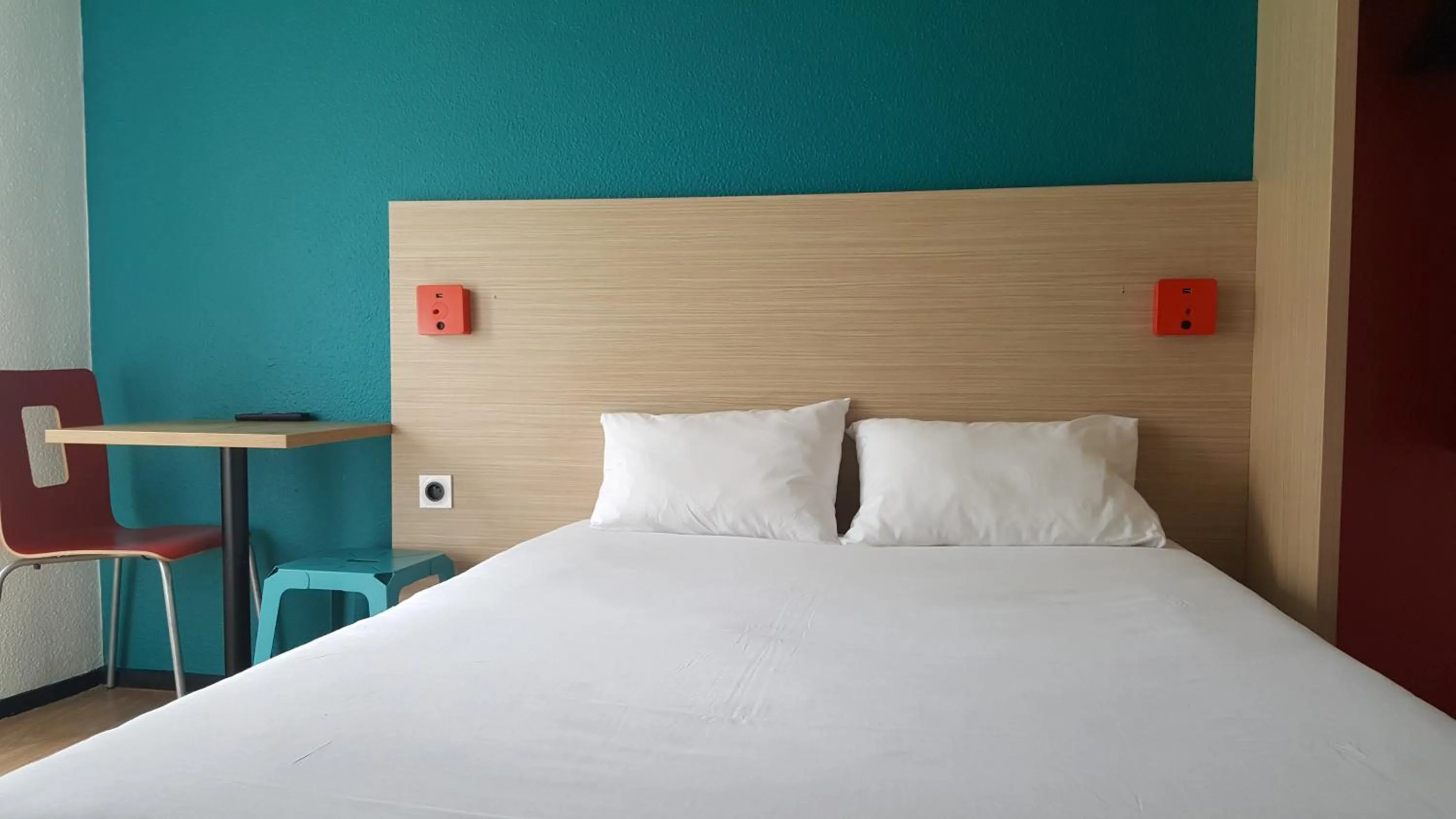 Bedroom, Bed in hotelF1 Cergy