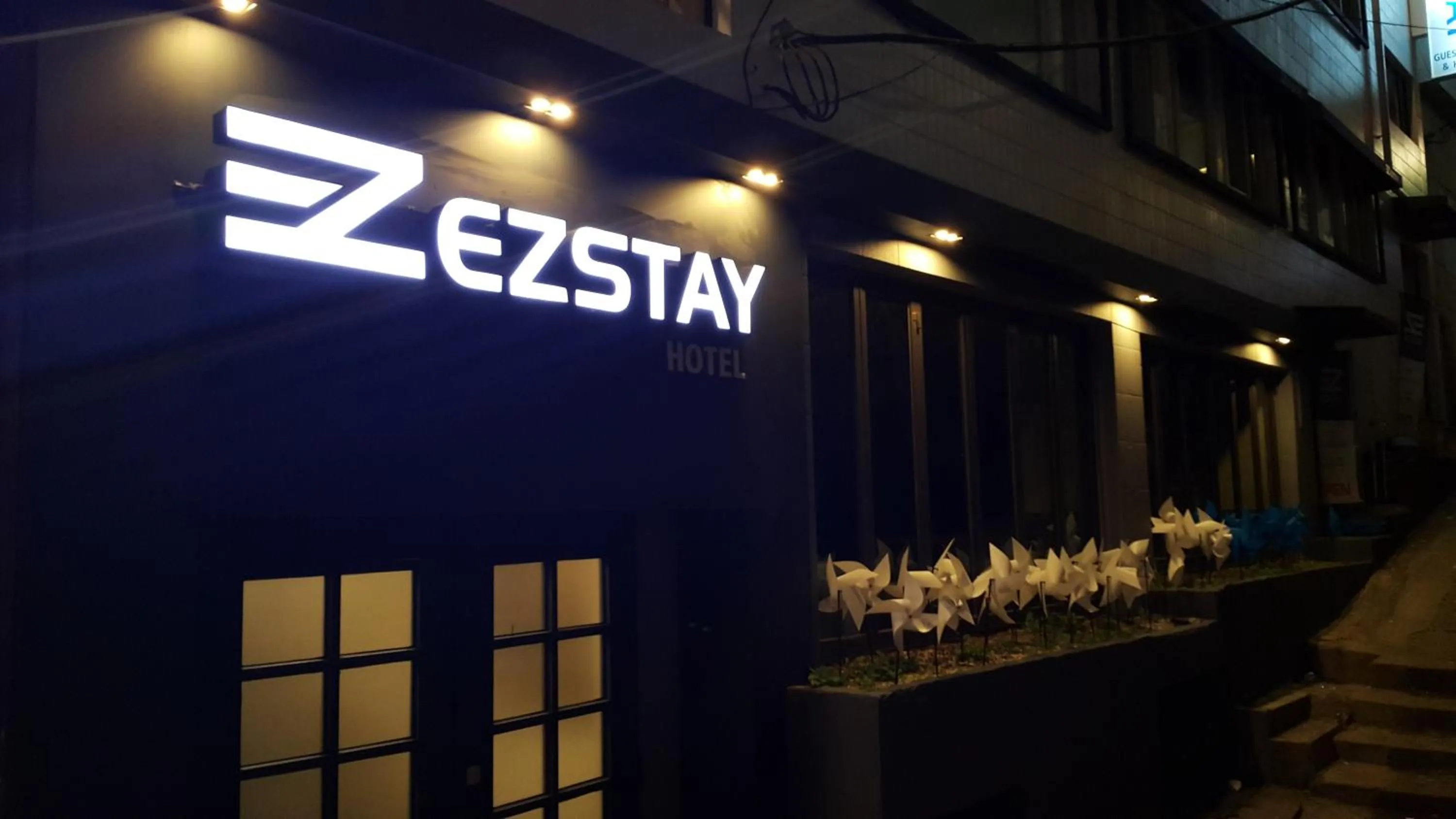 Facade/entrance in Ezstay-Nampo