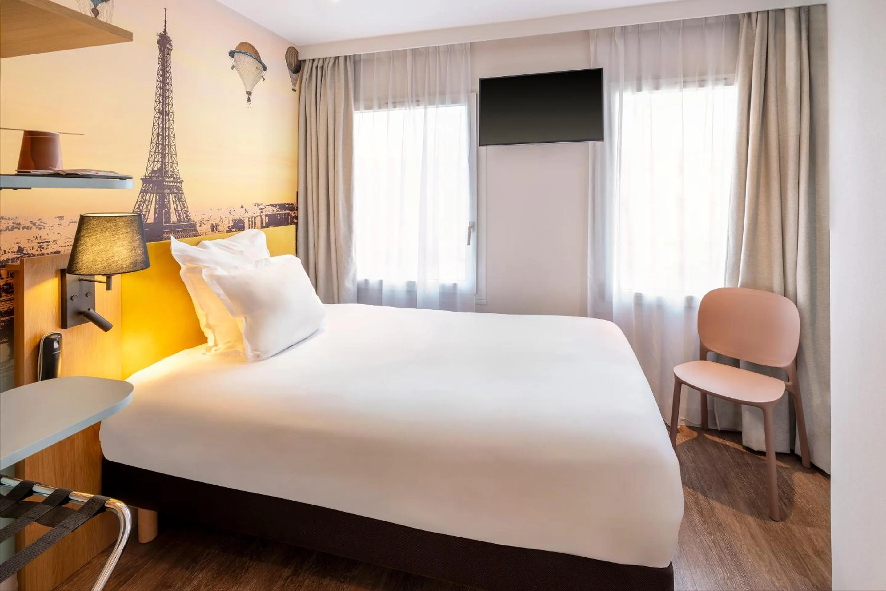 Bed in Hotel Apolonia Paris Mouffetard, Sure Hotel Collection by Best Western