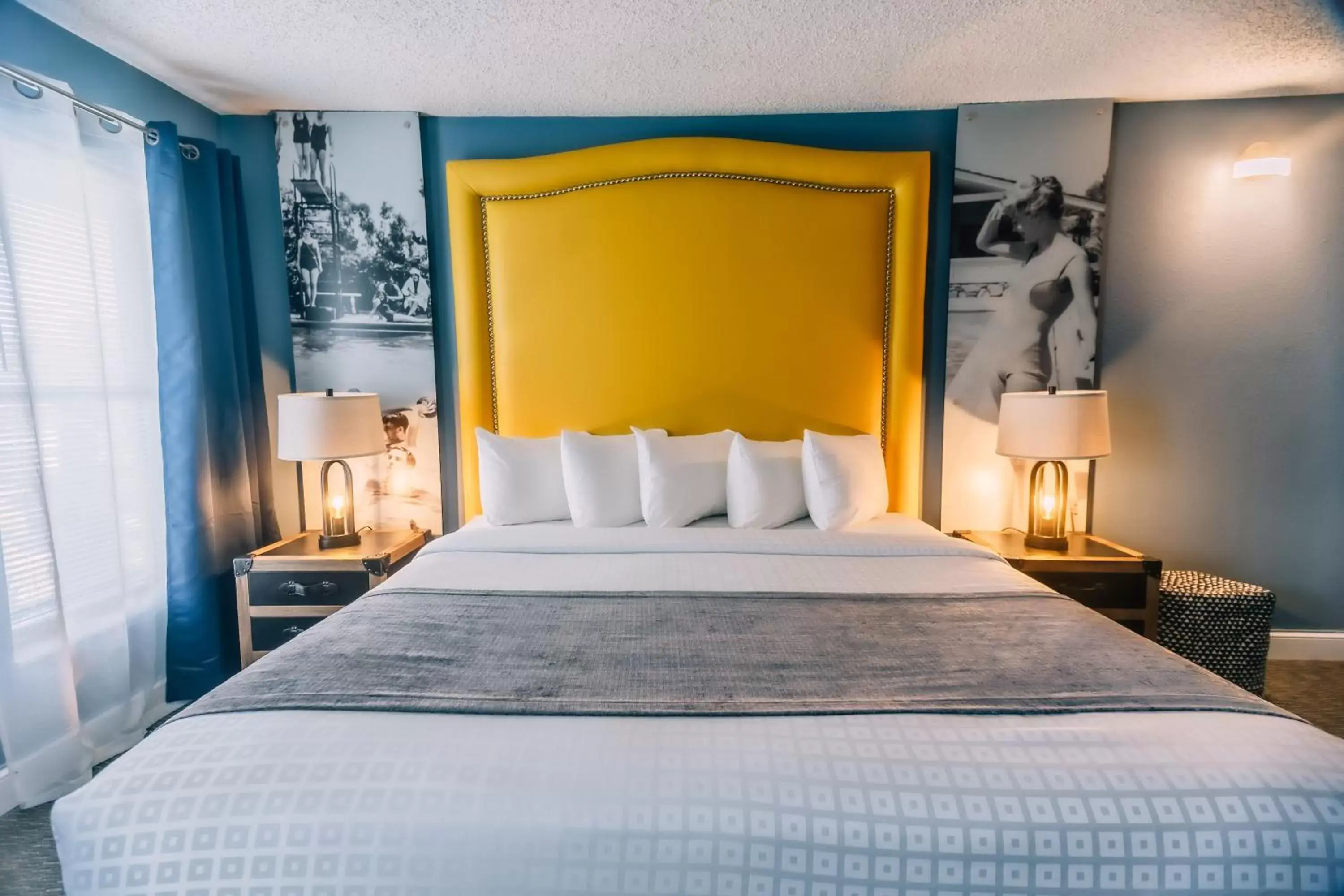 King Room - Pool View in Hollander Hotel - Downtown St. Petersburg King Room - Pool View in Hollander Hotel - Downtown St. Petersburg