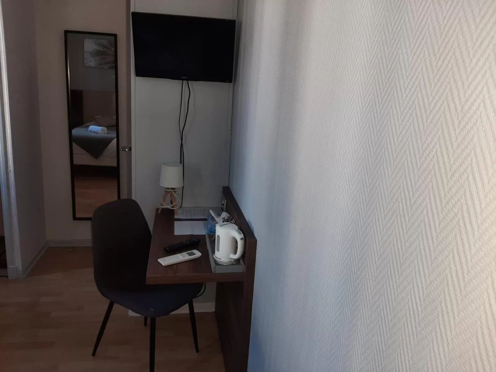 TV and multimedia in Hotel Le Rochegude