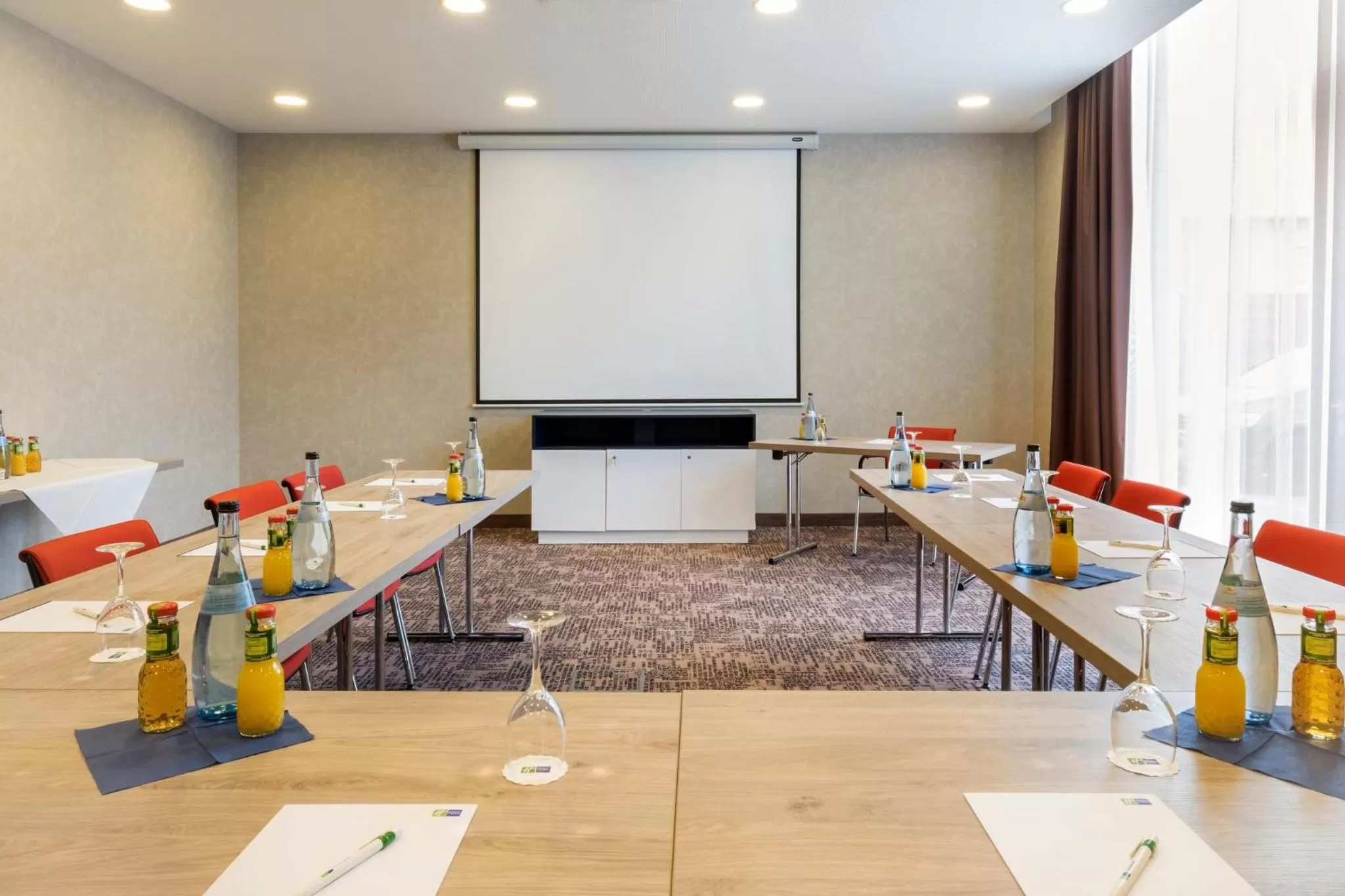 Meeting/conference room in Holiday Inn Express Friedrichshafen by IHG