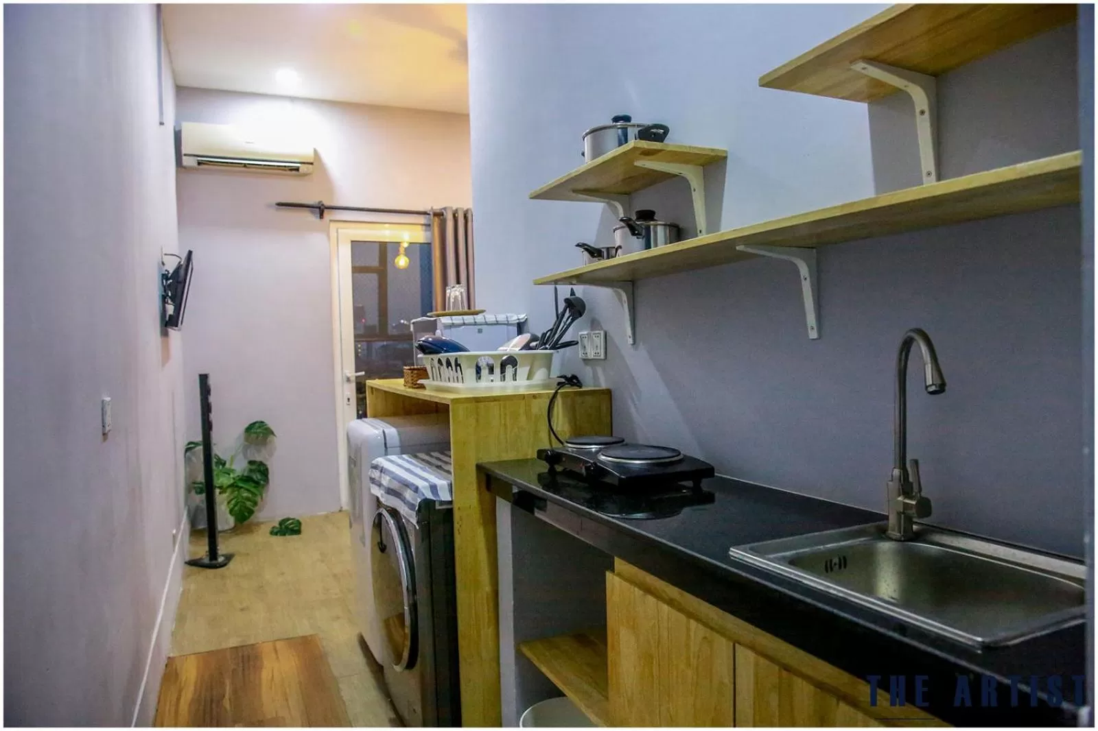 Kitchen or kitchenette in The Artist Residence