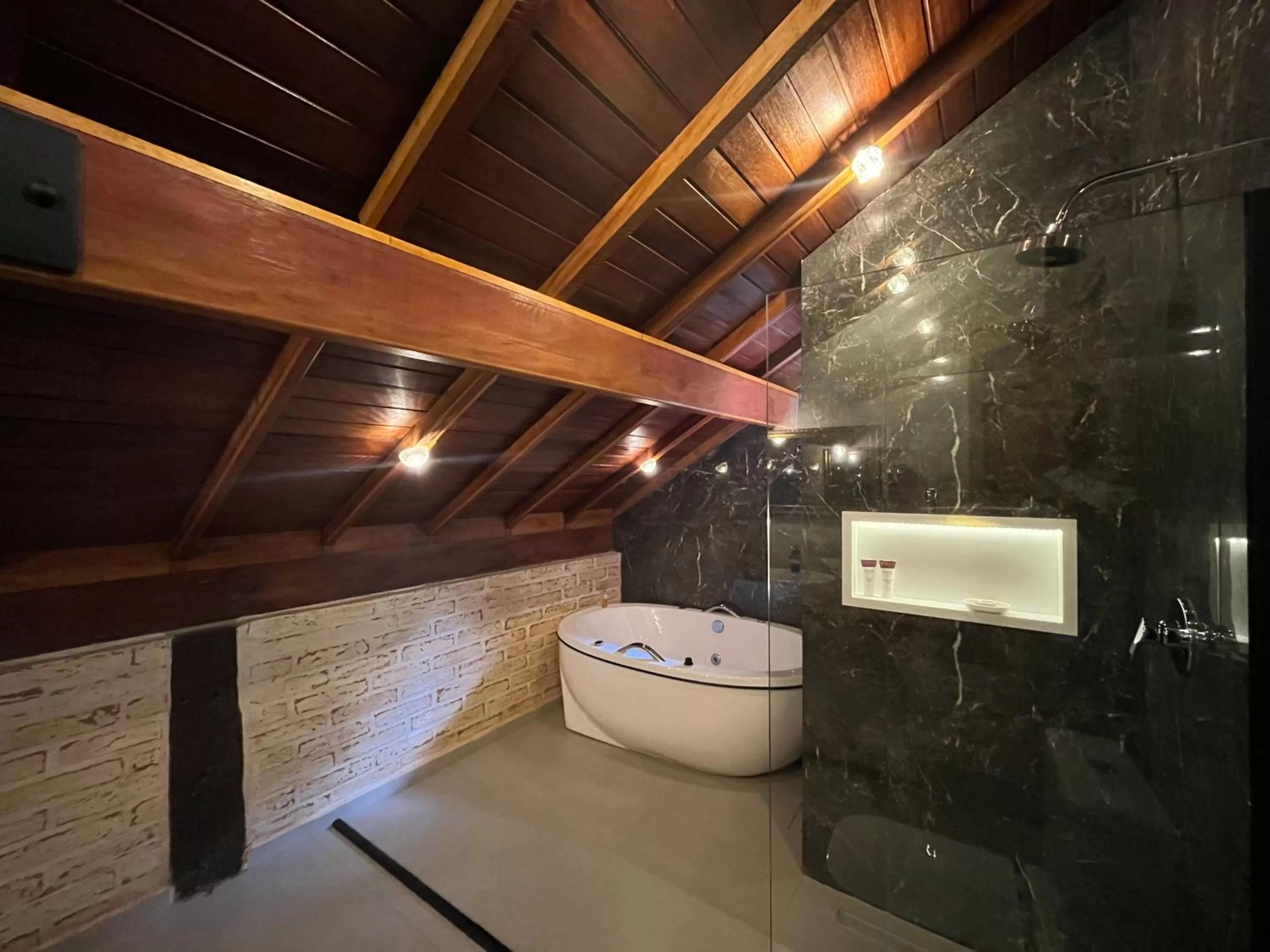 Hot Tub, Bathroom in Pousada Dona Bendita