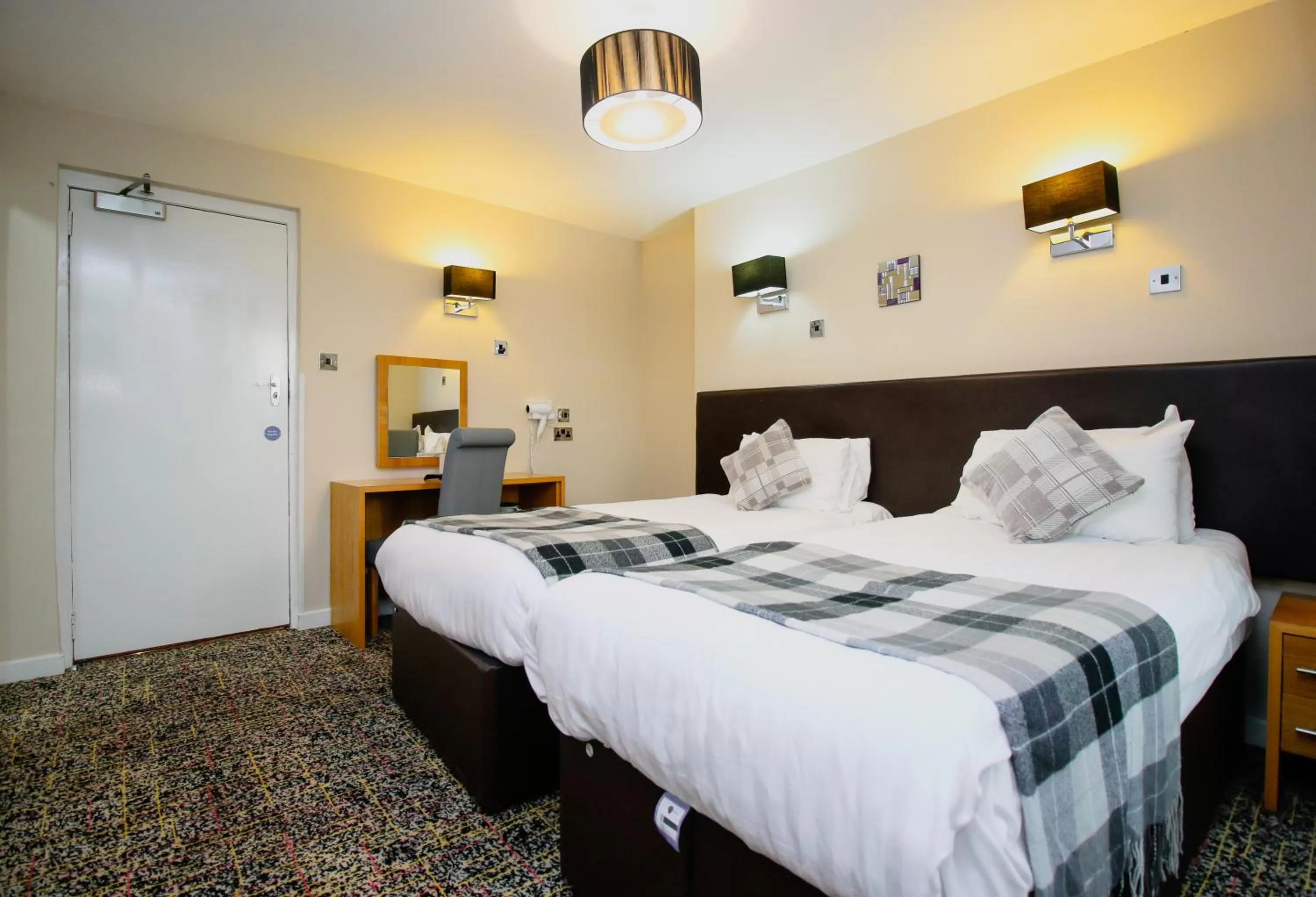 Bedroom, Bed in Kelvingrove Hotel - Sauchiehall St