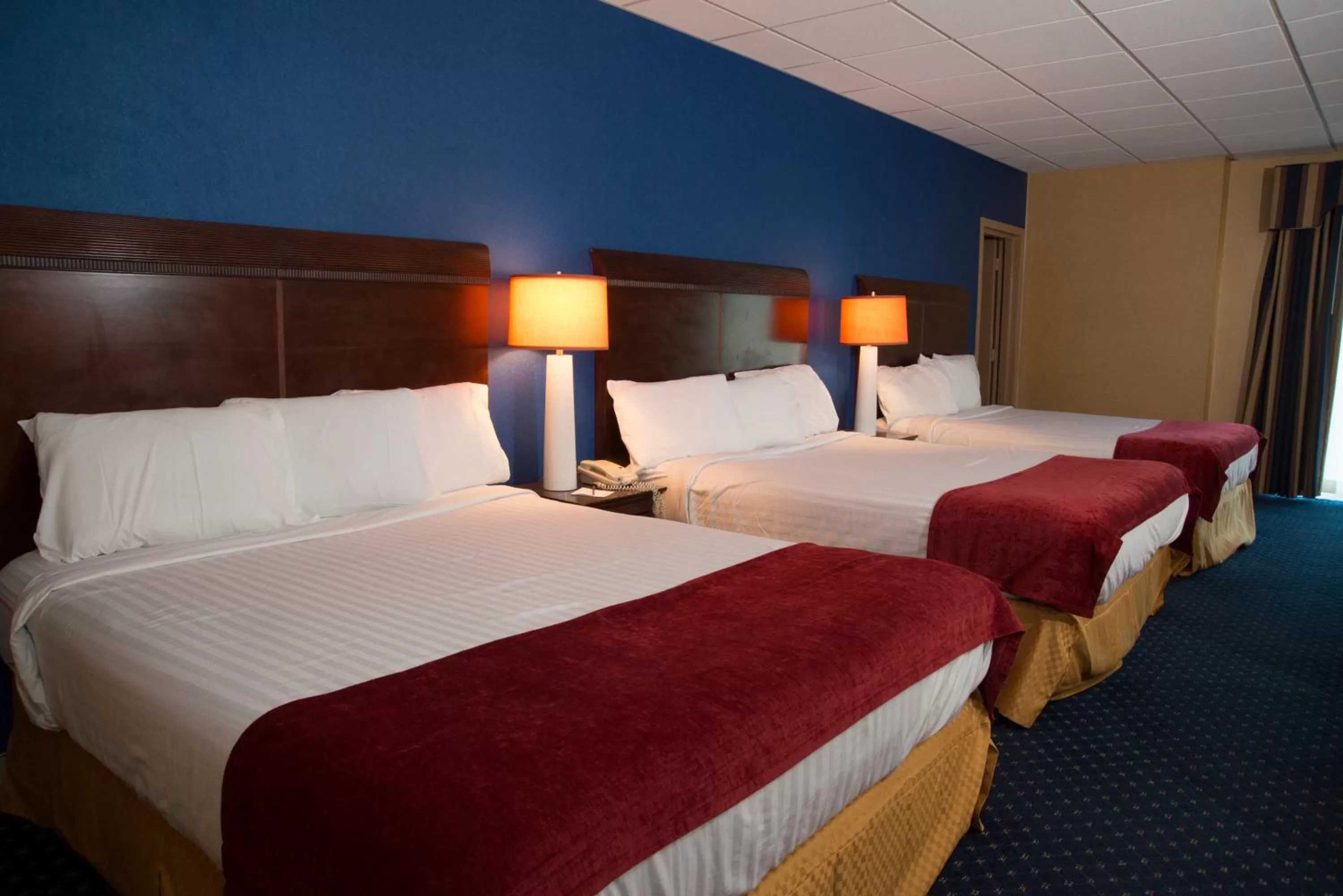 Bedroom, Bed in Hampton Falls Inn