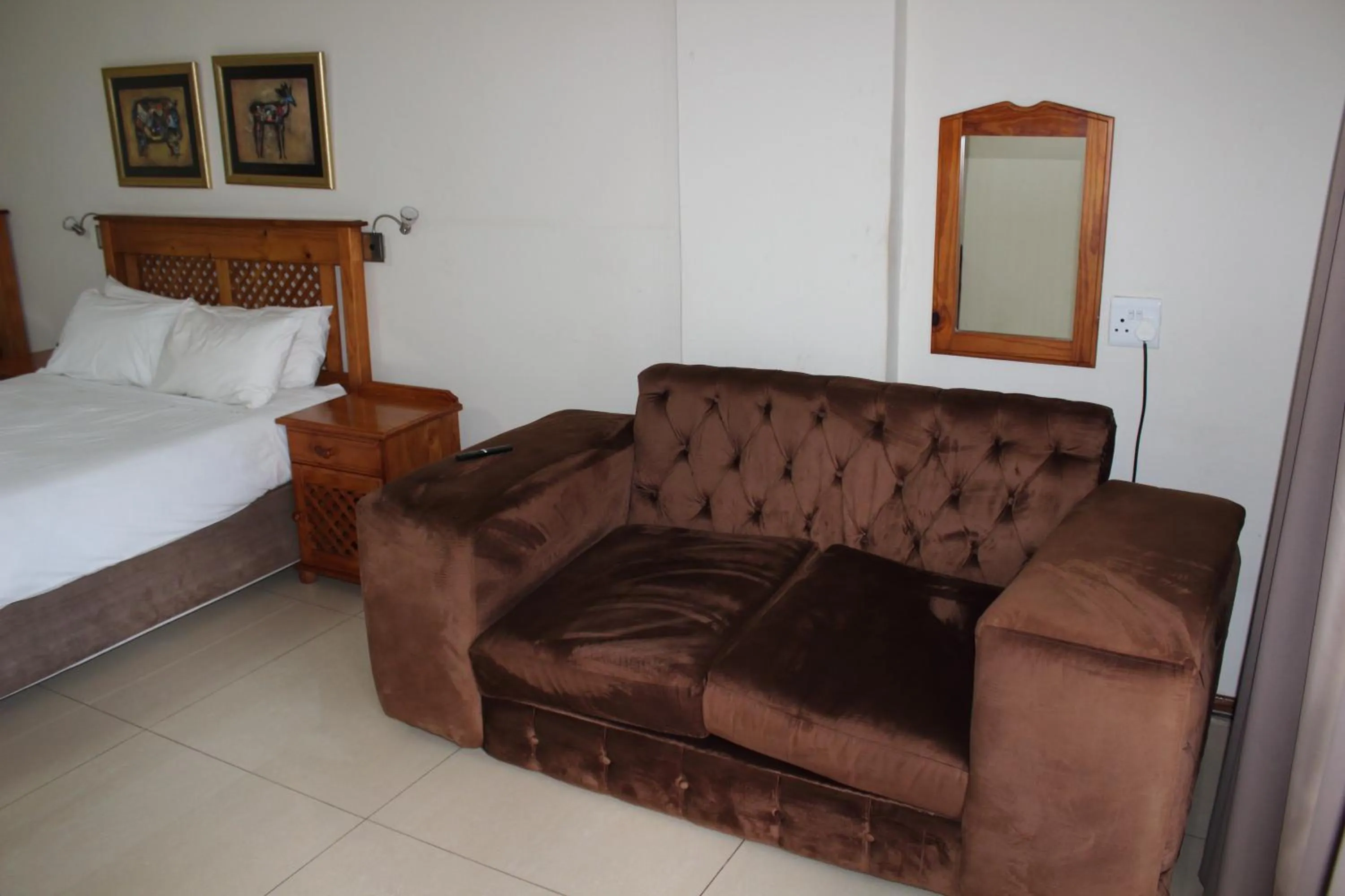 Photo of the whole room, Bed in Purple Olive Guest House