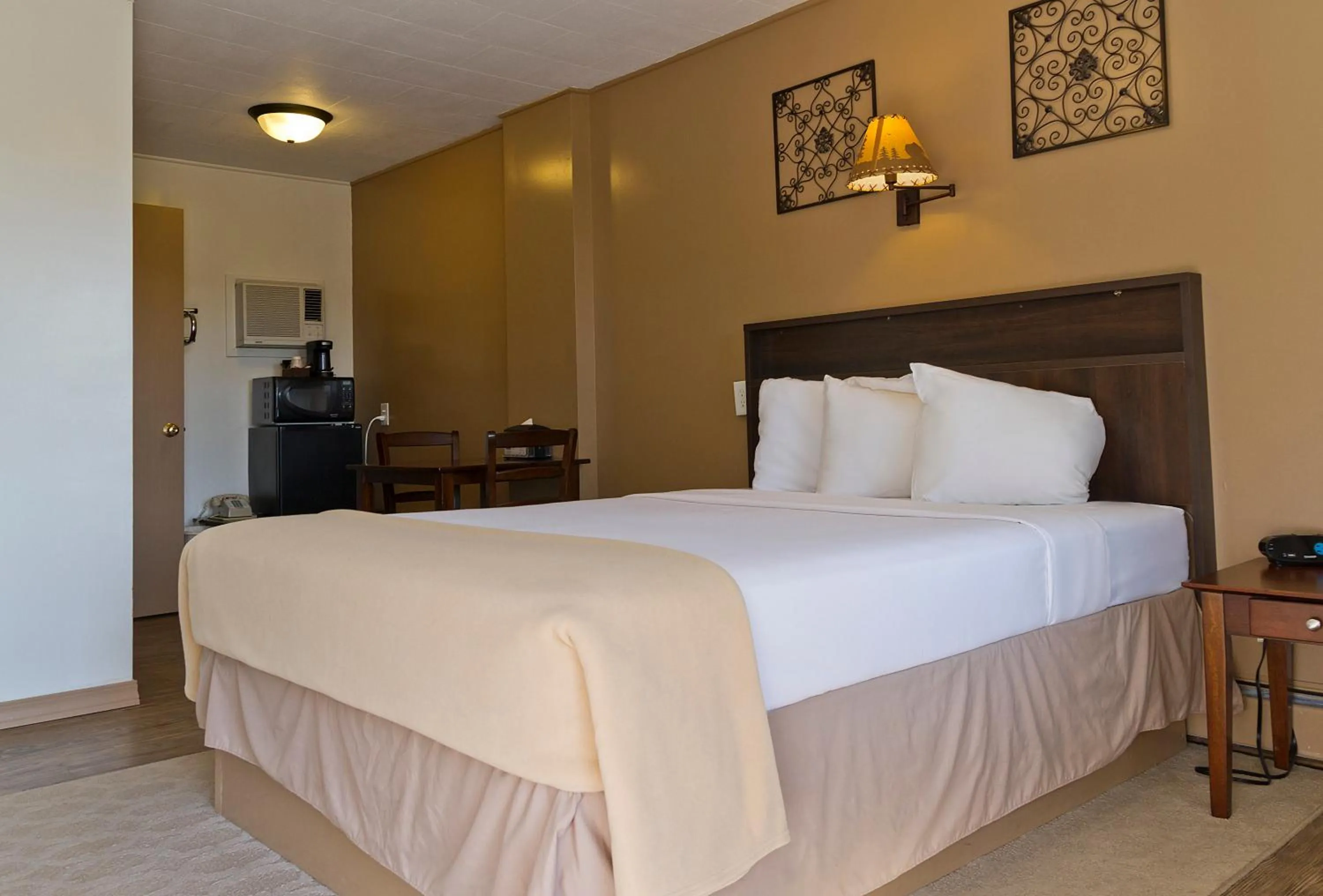 Bedroom in Sunset Lodge Escanaba