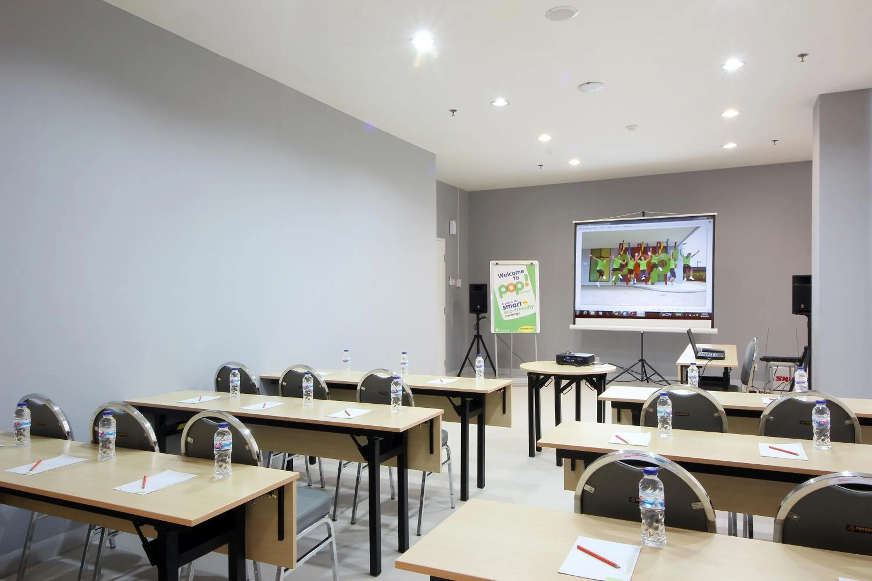 Meeting/conference room in POP! Hotel BSD City Tangerang