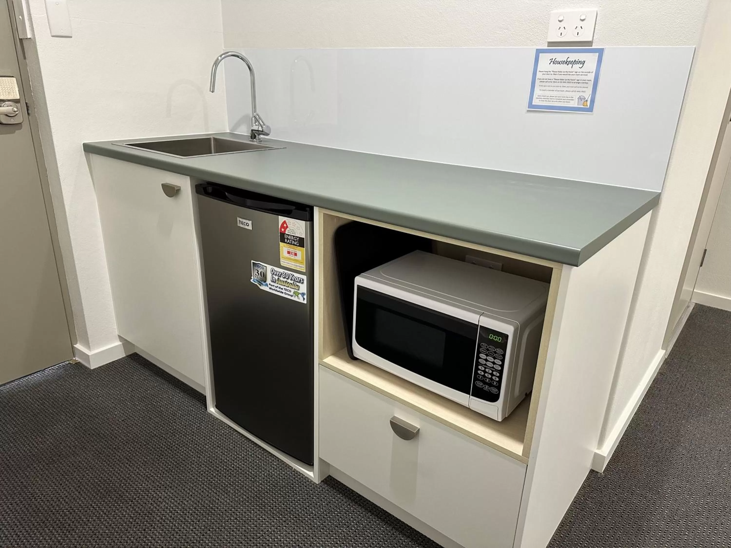 Kitchen or kitchenette in Golf View Motel