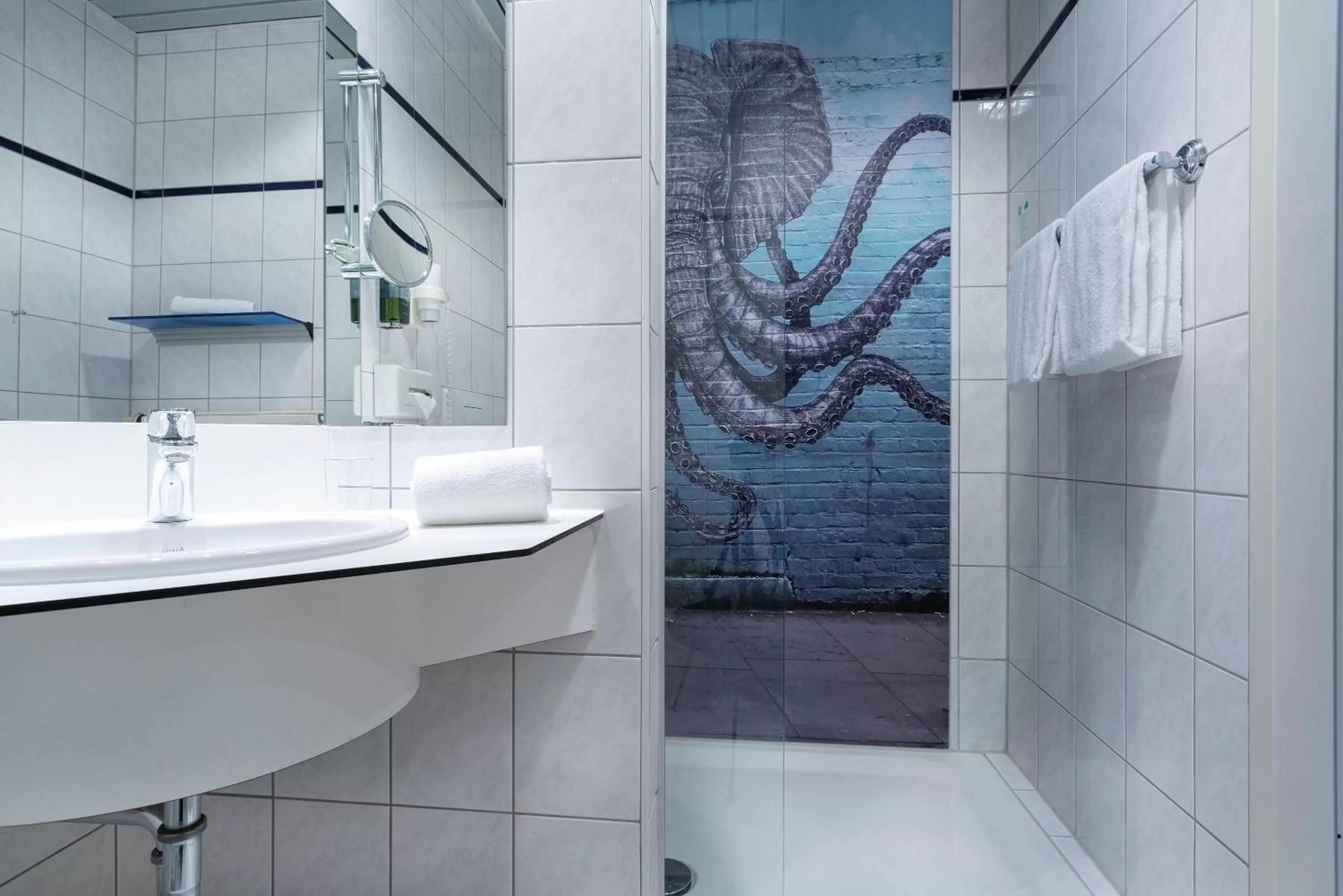 Shower in Seminaris Avendi Hotel Potsdam