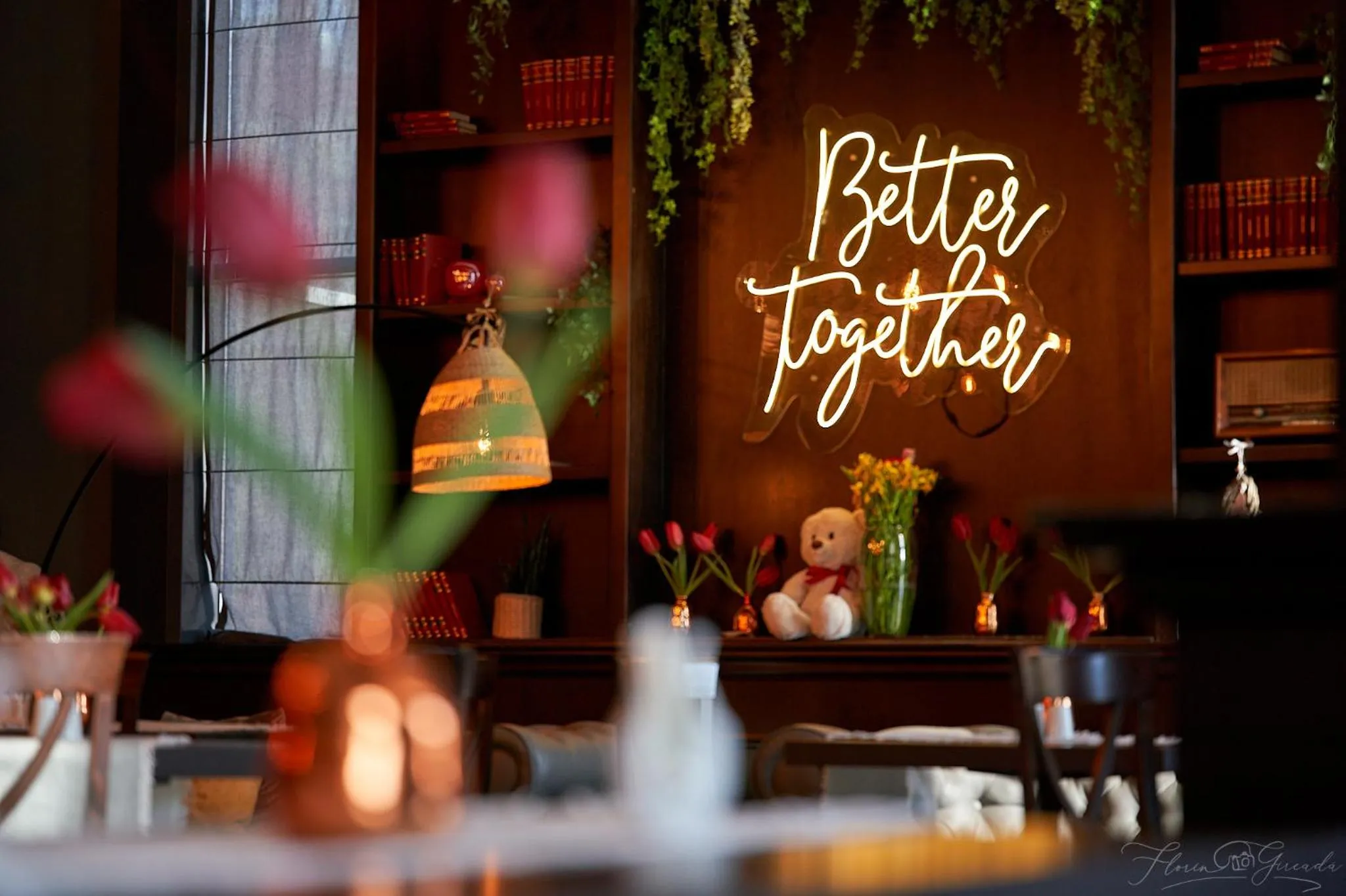 Restaurant/places to eat in Central Plaza Hotel